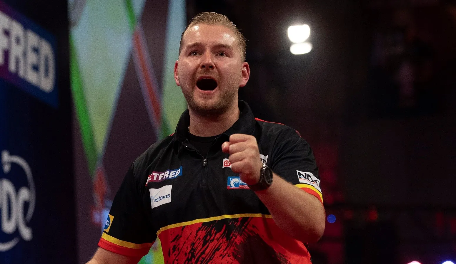 Van den Bergh survives Engström scare, Clayton through in whitewash against home hero Springborg Poulsen