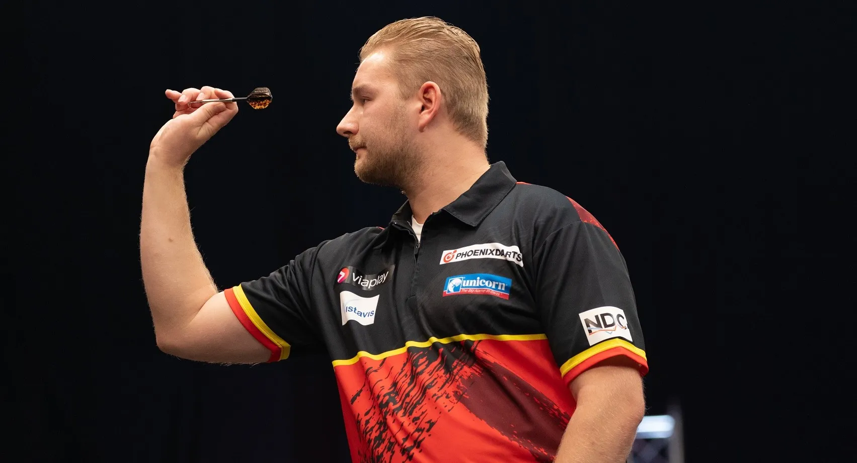 Van den Bergh produces stunning comeback to deny Lewis and double 2021 title tally on Day One at PDC Super Series 7