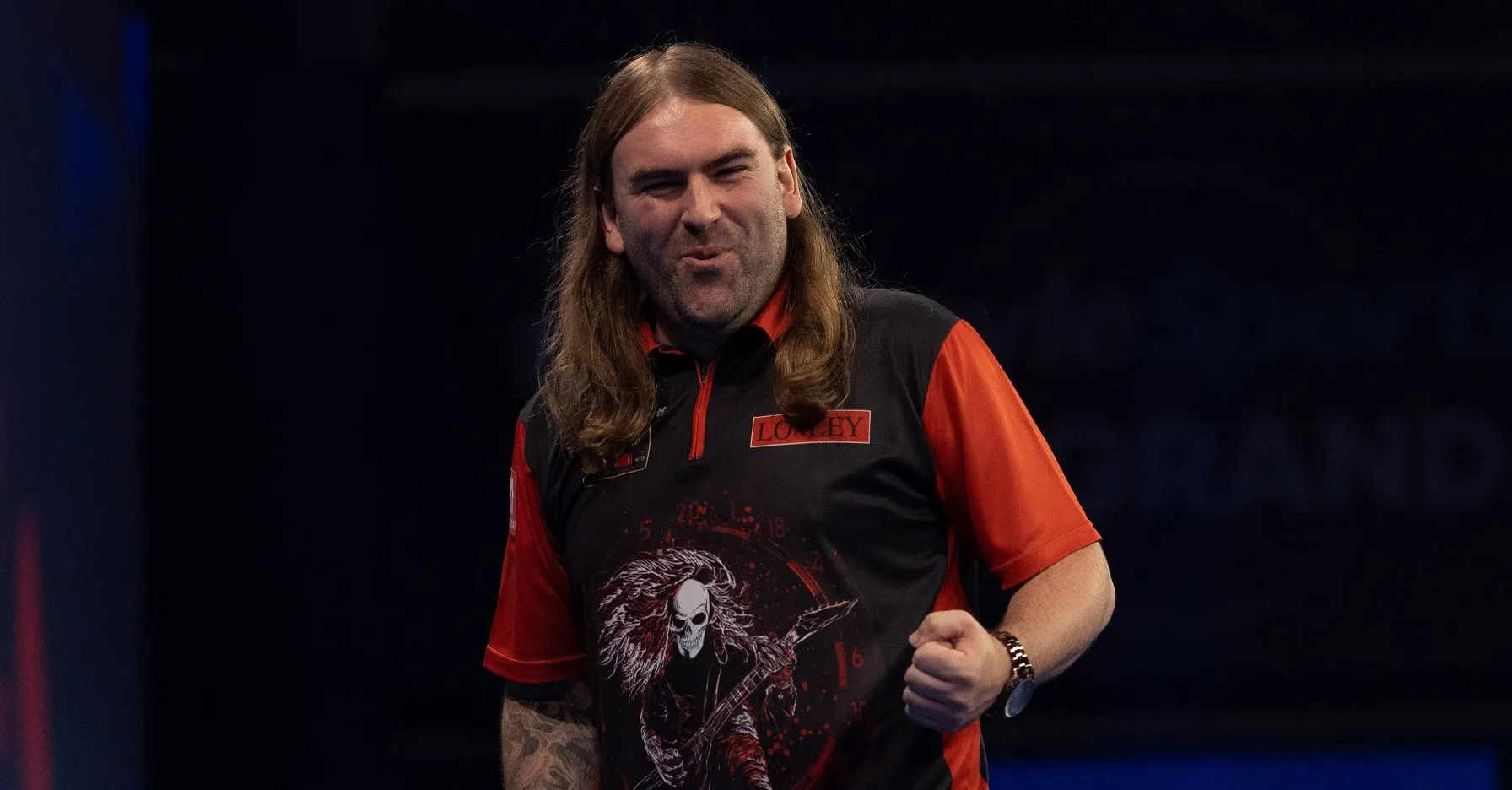 Searle through in commanding victory over nine-dart hero Borland at PDC World Darts Championship
