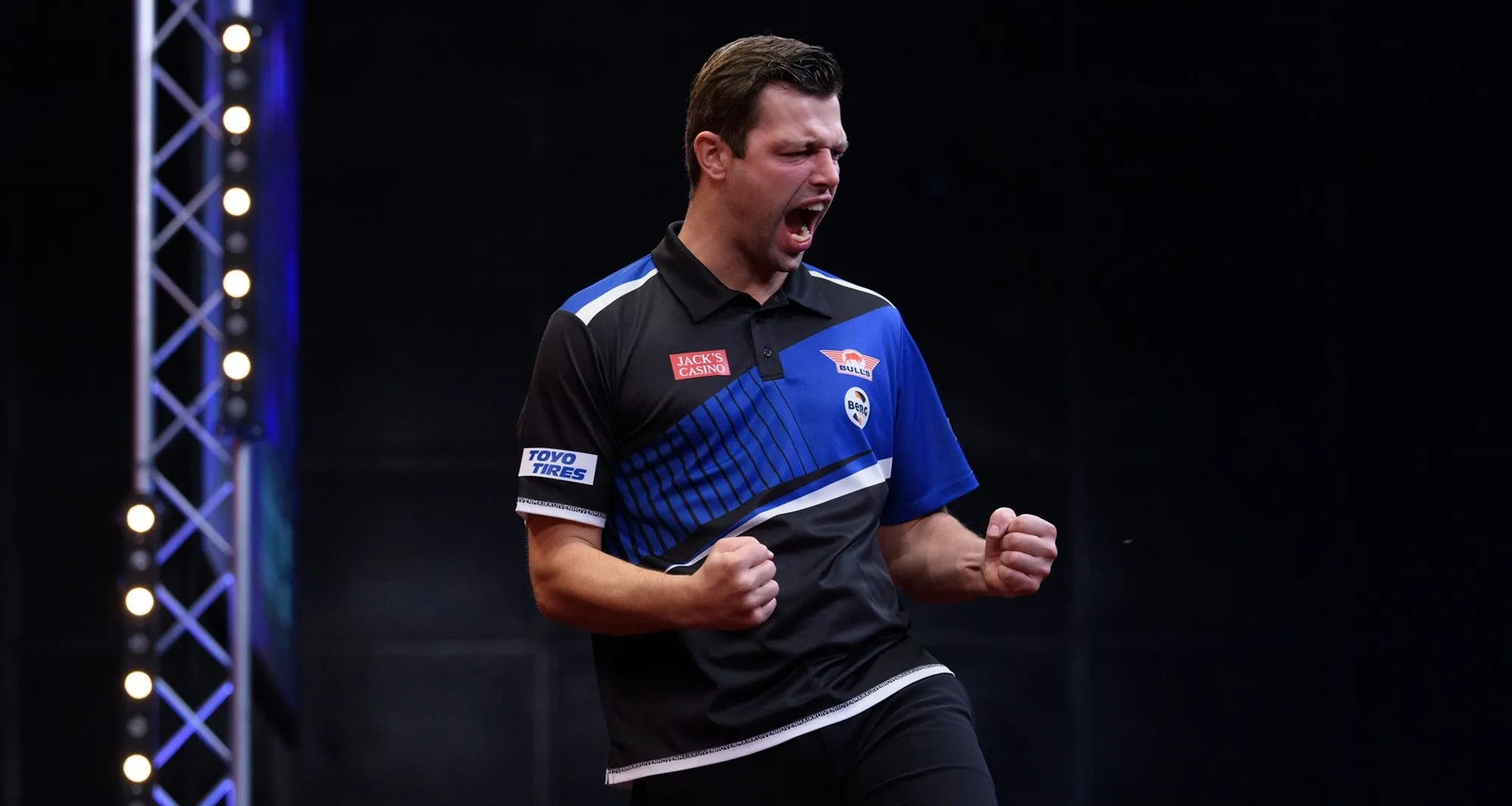 Kuivenhoven sets up Wade clash with first victory at PDC World Darts Championship over Smith