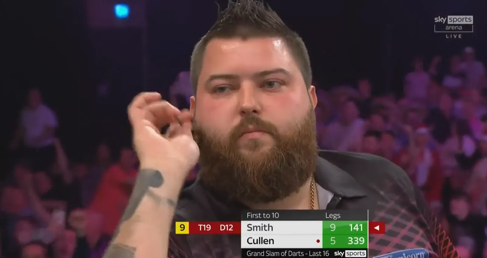 VIDEO: Smith misses double 12 for a nine-darter, but beats Cullen despite 'double trouble'