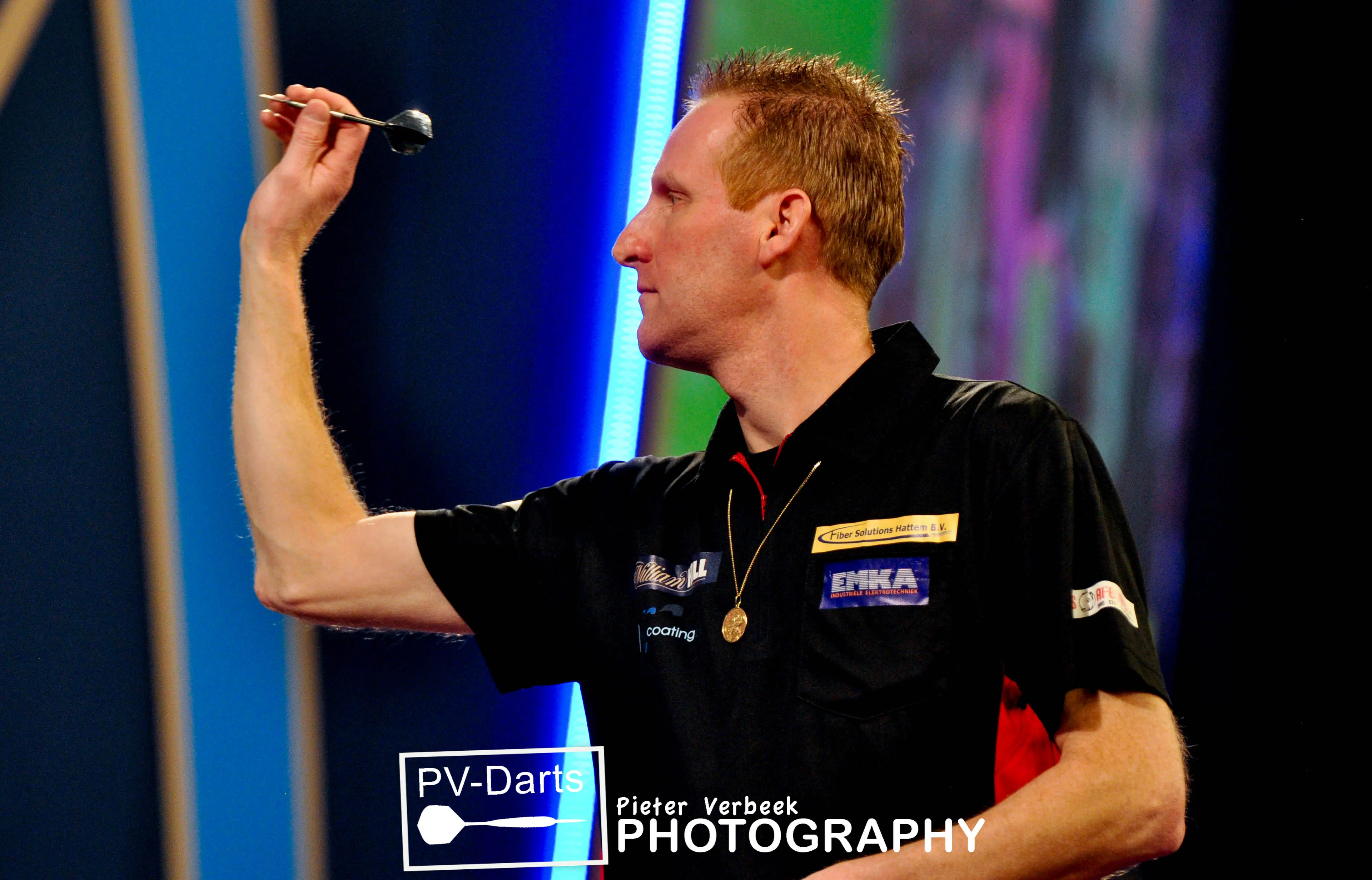 Landman dumps out Mitchell with ease on PDC World Darts Championship debut