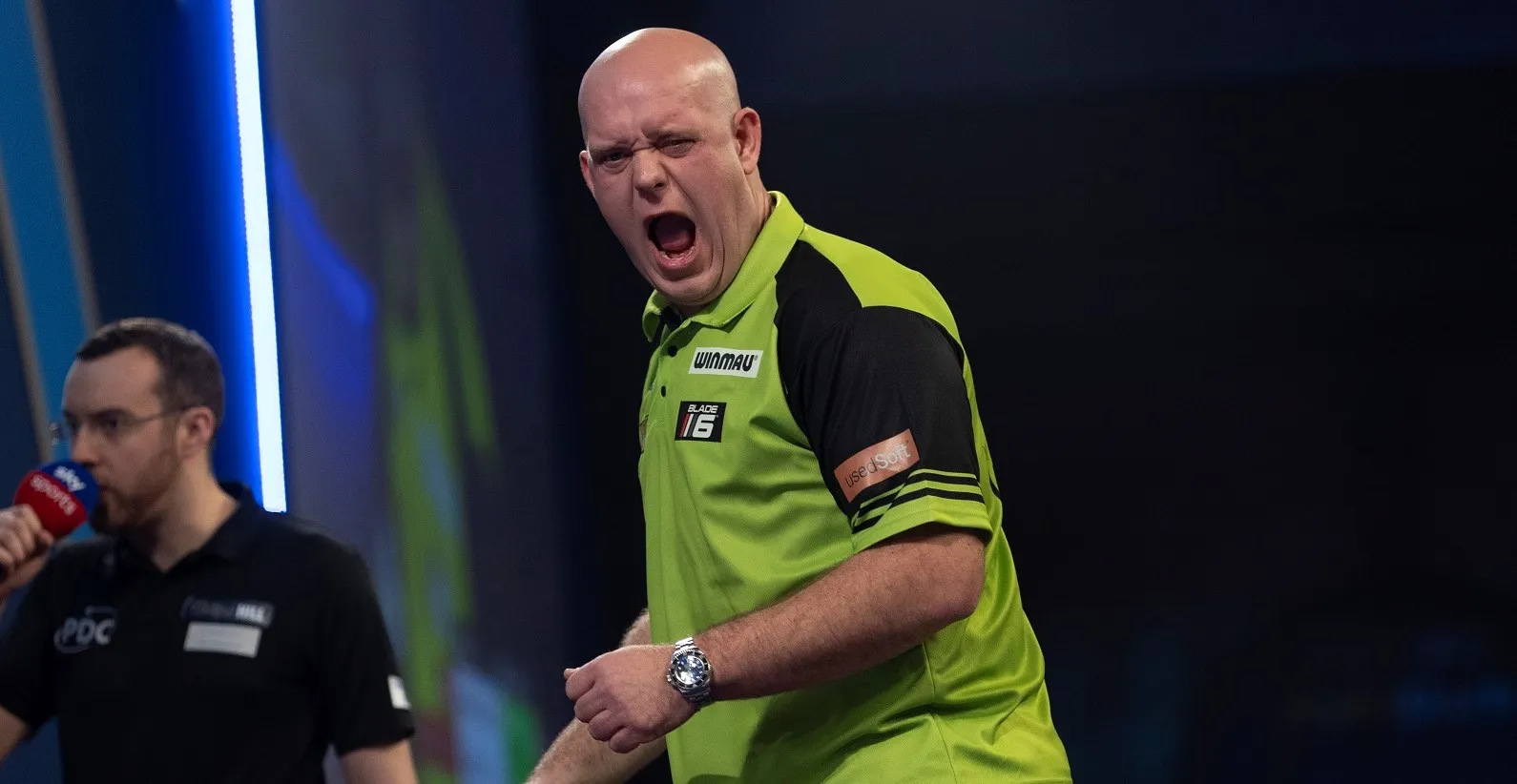 Van Gerwen survives five match darts to snatch Humphries victory and reach Masters Quarter-Finals