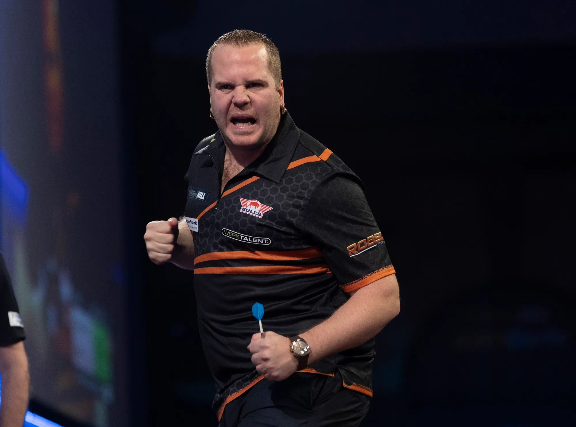 Van Duijvenbode battles back from the brink to deny Ross Smith and reach PDC World Darts Championship Last 16