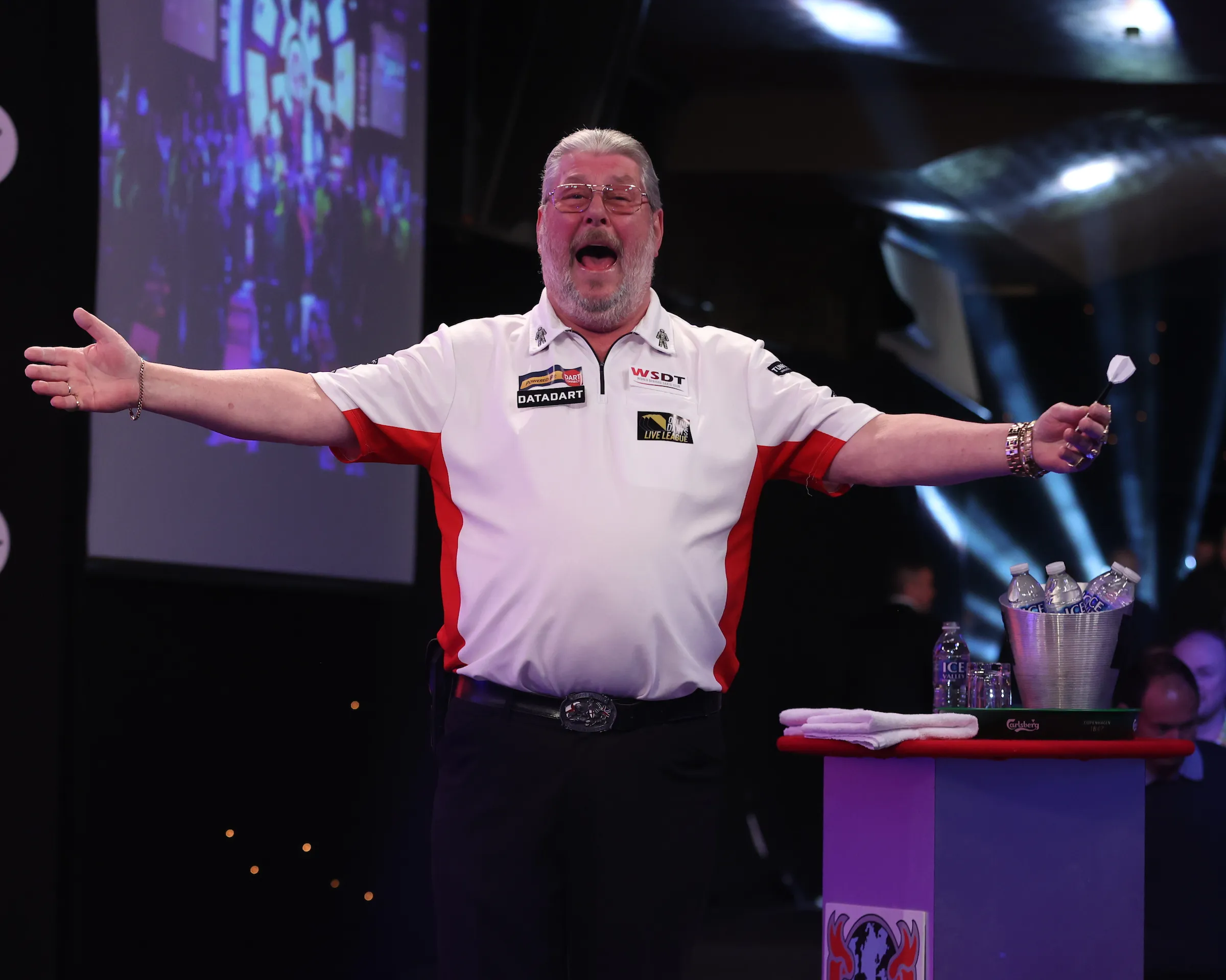 VIDEO: Martin Adams rolls back the years with stunning 111.33 average during Super Series tie against Colin Osborne