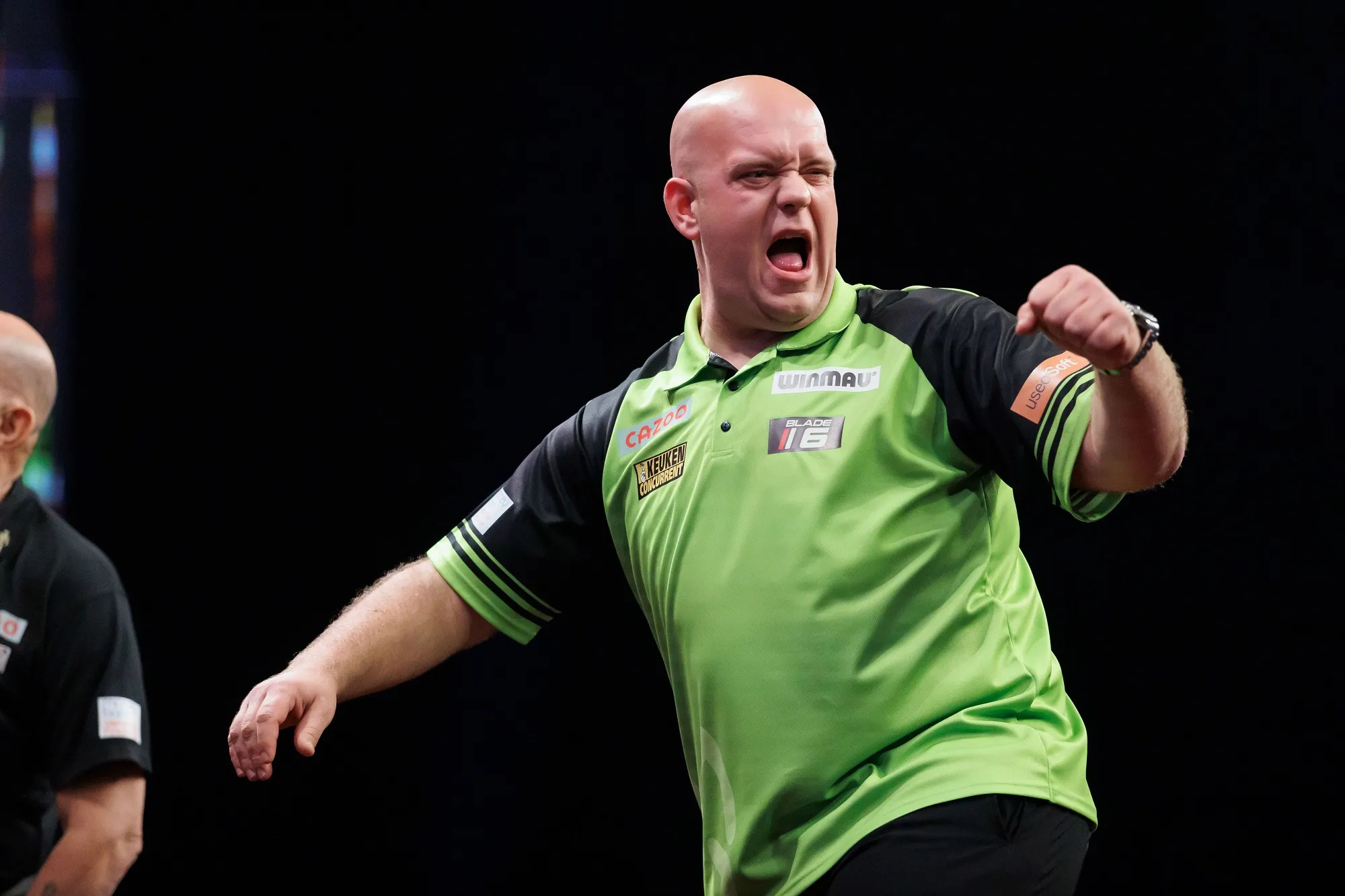 Van Gerwen survives Van Dongen scare, Wright sees off Baggish in hard fought win