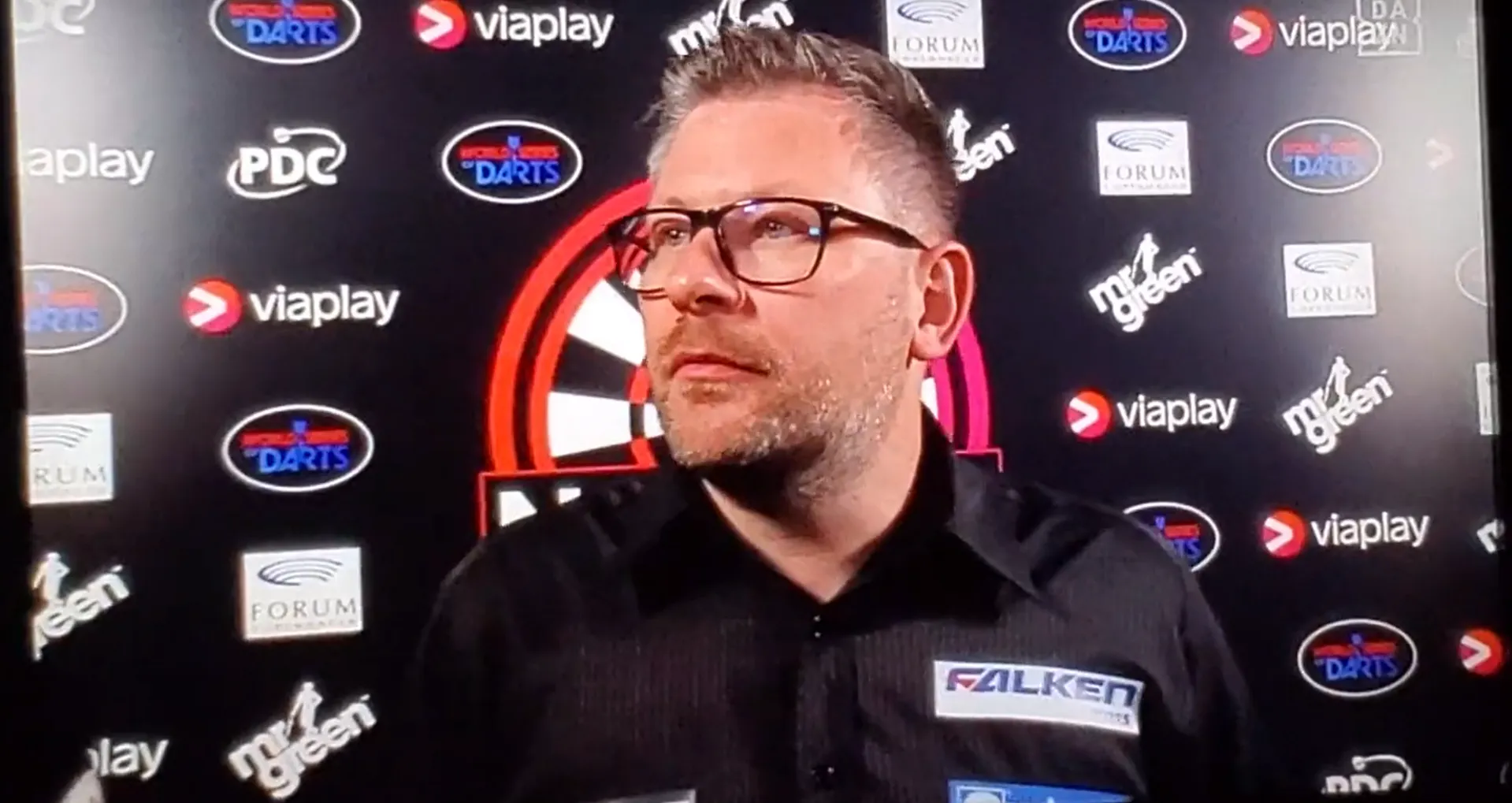 (VIDEO) Hilarious Wade interview at Nordic Darts Masters: "I've just woke up, I overslept and missed the bus"