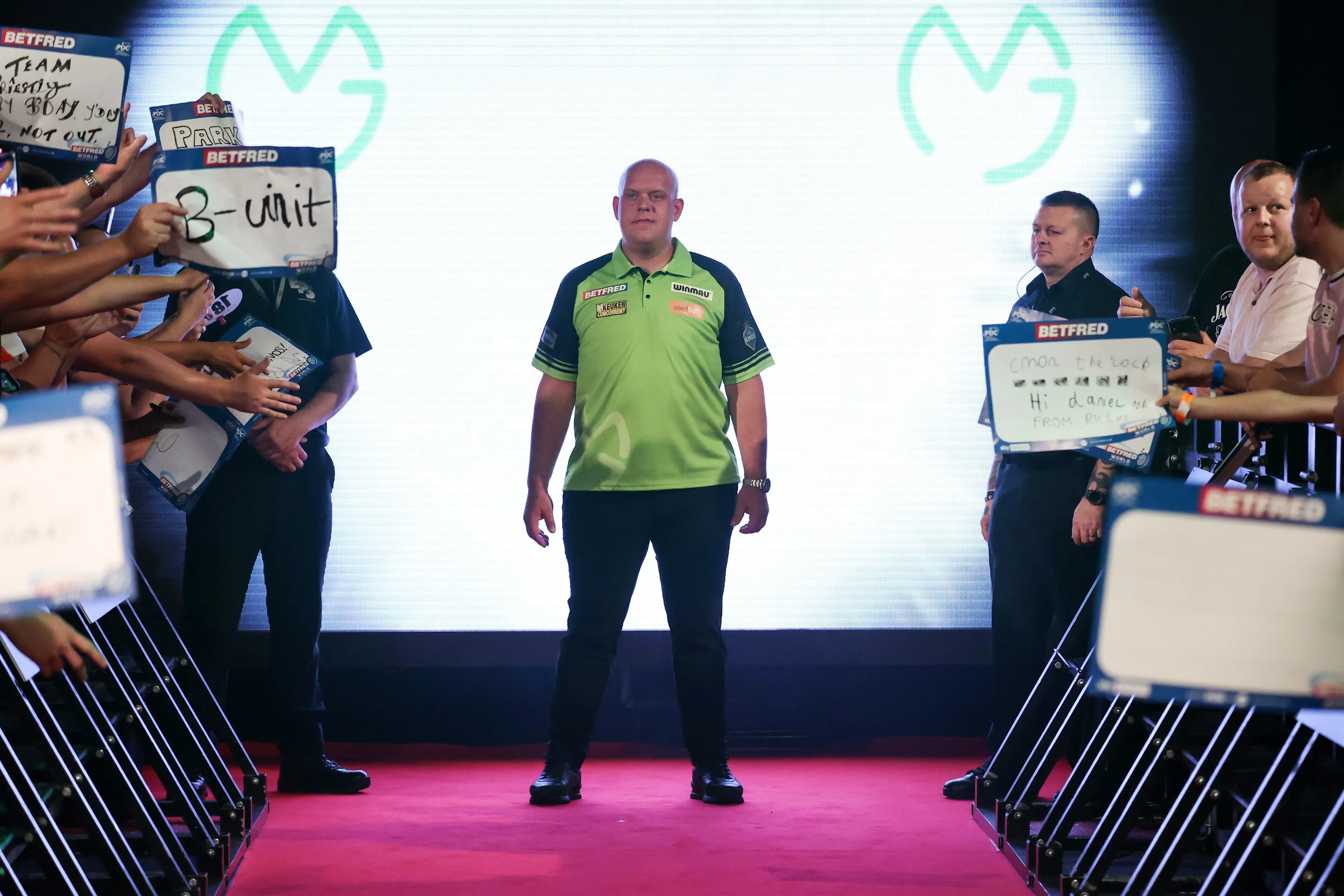 Van Gerwen battles past Lewis in under-par display, sets up Cullen clash at 2022 World Matchplay