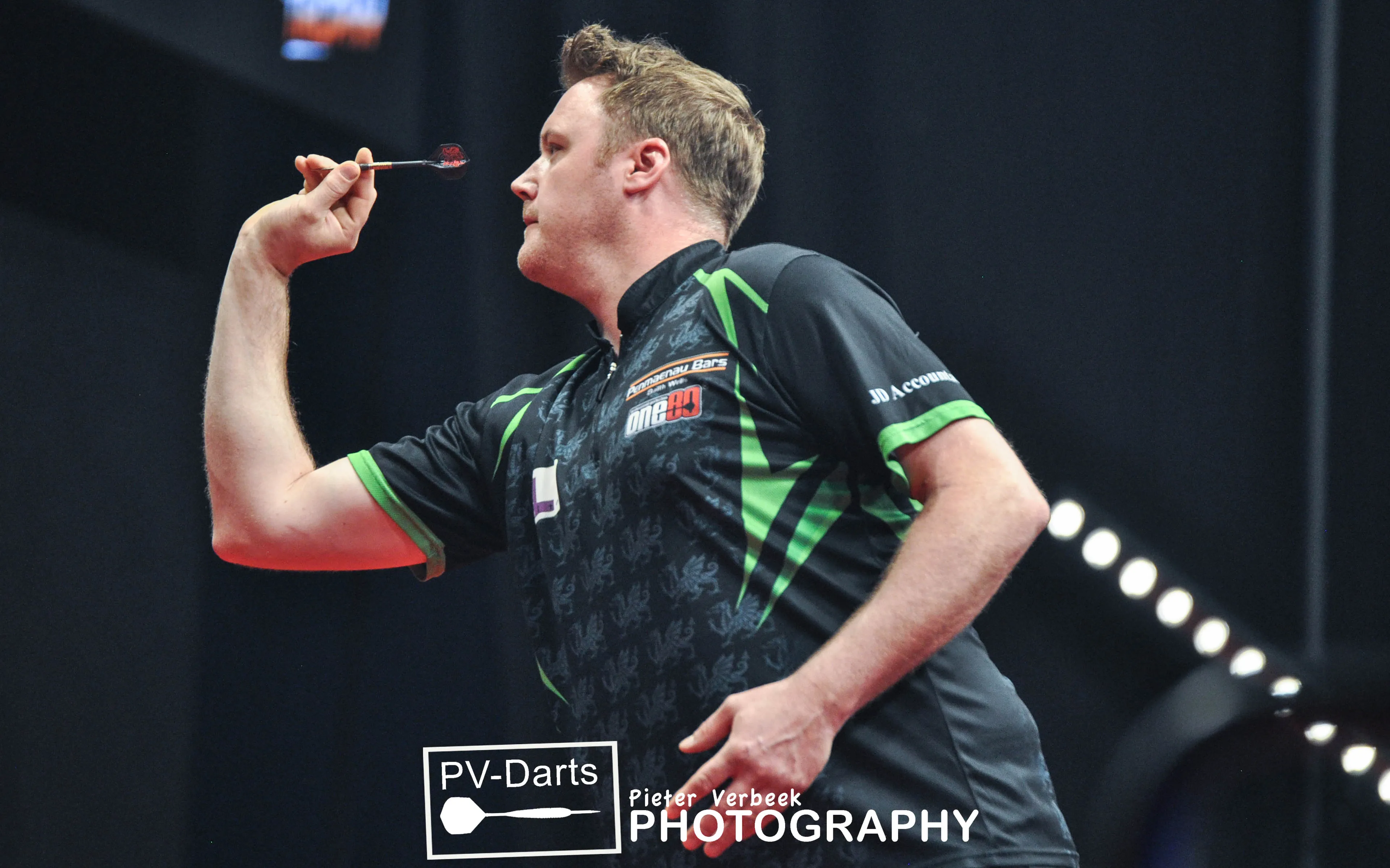 Williams survives match darts in dramatic last leg decider win over Sedlacek, Horvat edges past Smith