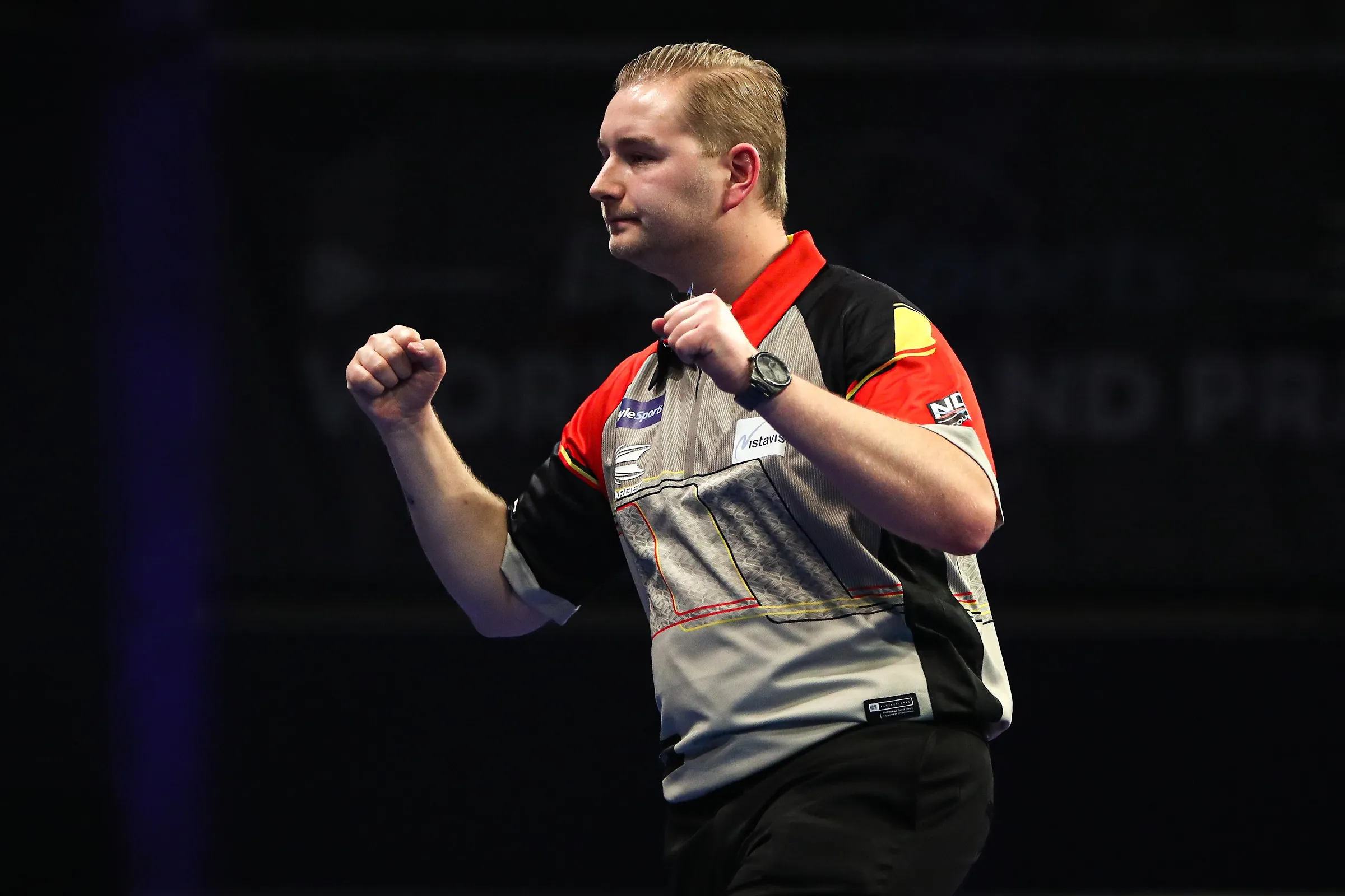 Van den Bergh dumps out defending champion Clayton to reach World Grand Prix Quarter-Finals