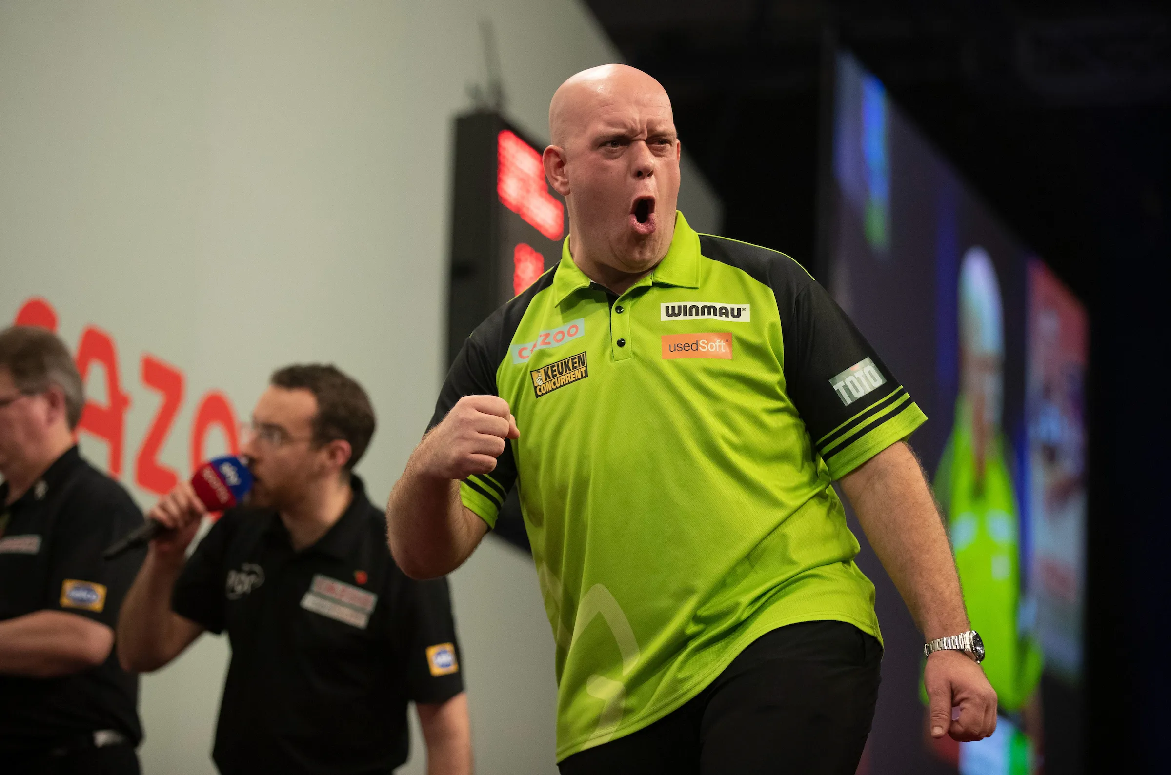 Van Gerwen edges nine-dart hero Rock in breathtaking Grand Slam of Darts classic to reach Quarter-Finals