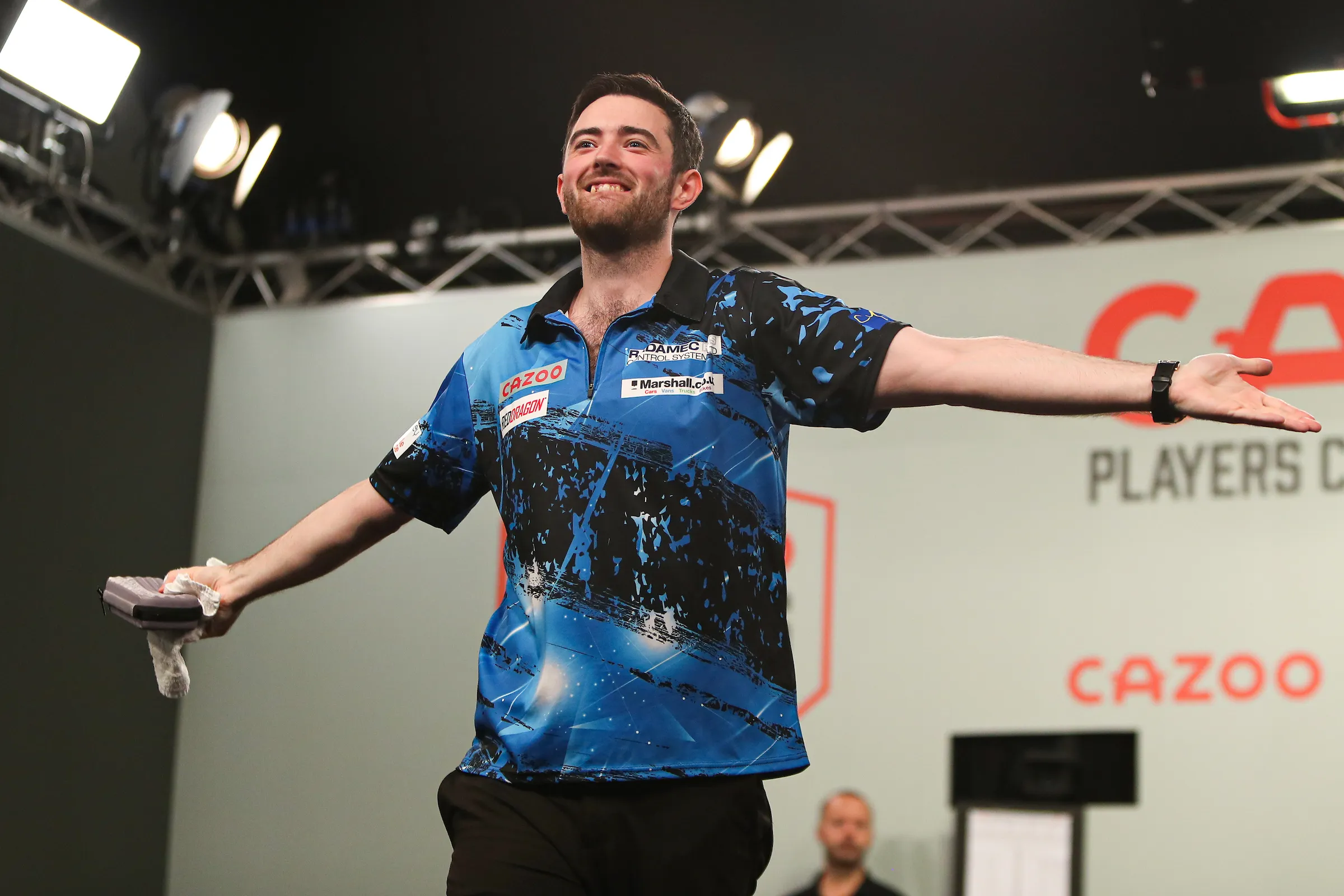 Humphries wins Darts Dazzler XV in Leeds