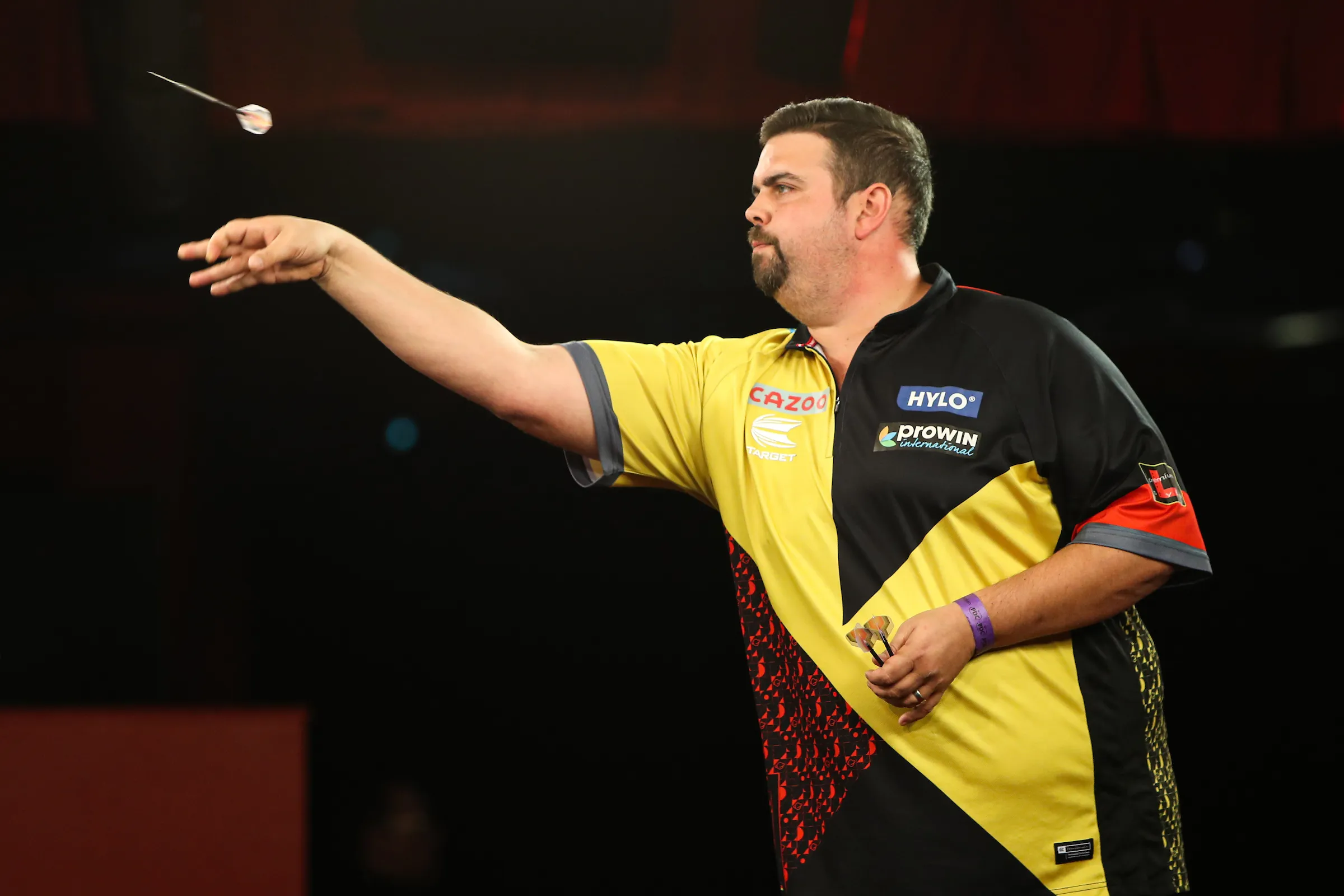 Classy Clemens clinical in superb straight sets win over O'Connor at PDC World Darts Championship