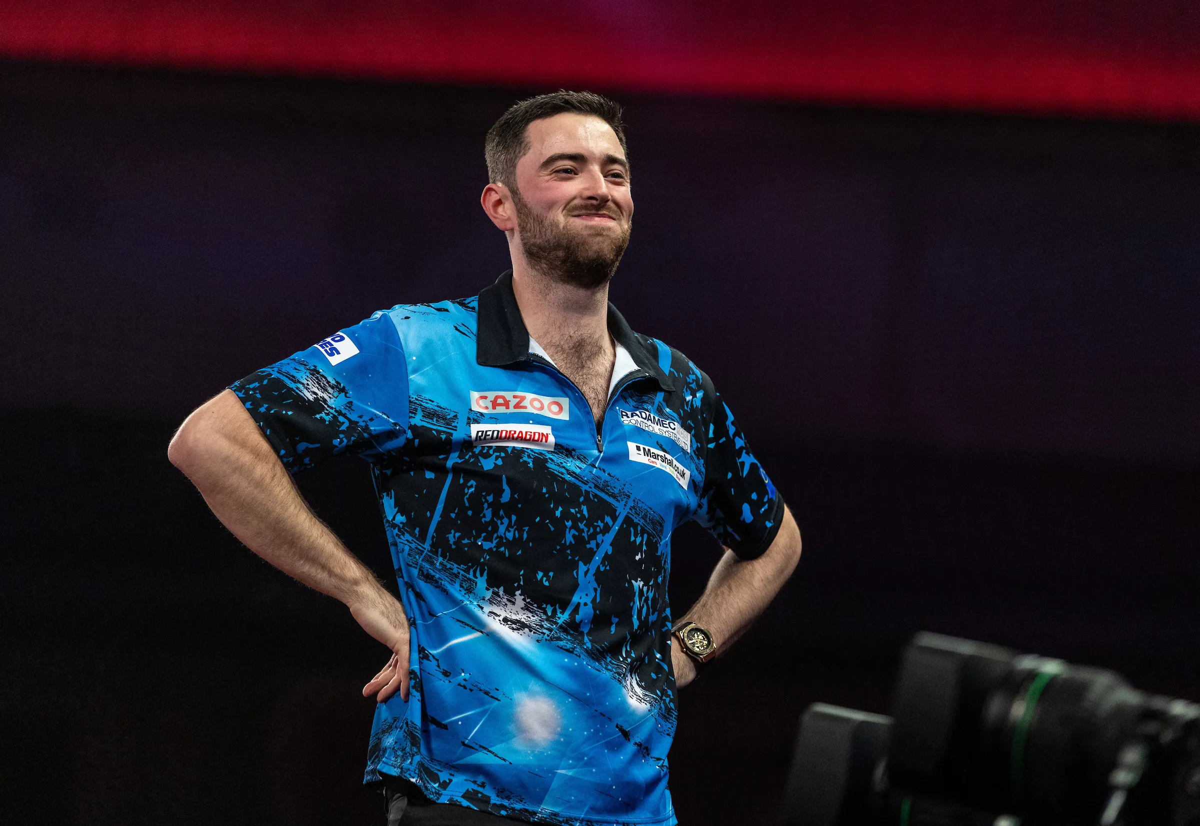 Humphries holds off surge from Van der Voort to complete Last 16 at PDC World Darts Championship