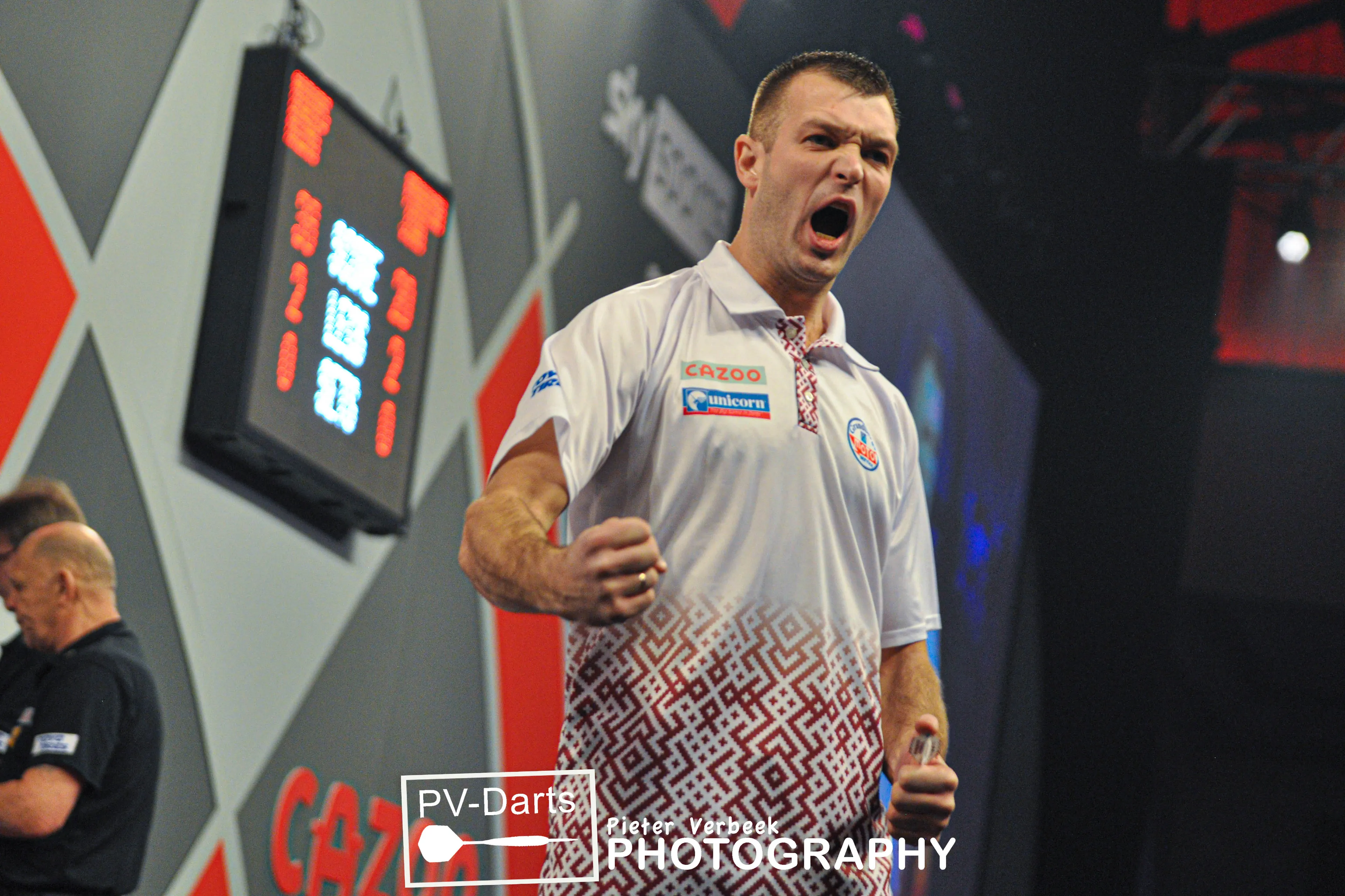 Razma sets up Anderson clash after seeing off debutant Jiwa at PDC World Darts Championship