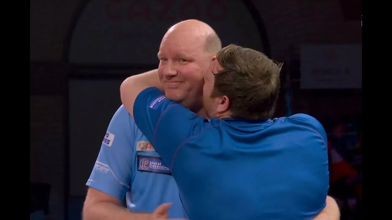 VIDEO: Uncomfortable hug between Van der Voort and Menzies after PDC World Darts Championship match