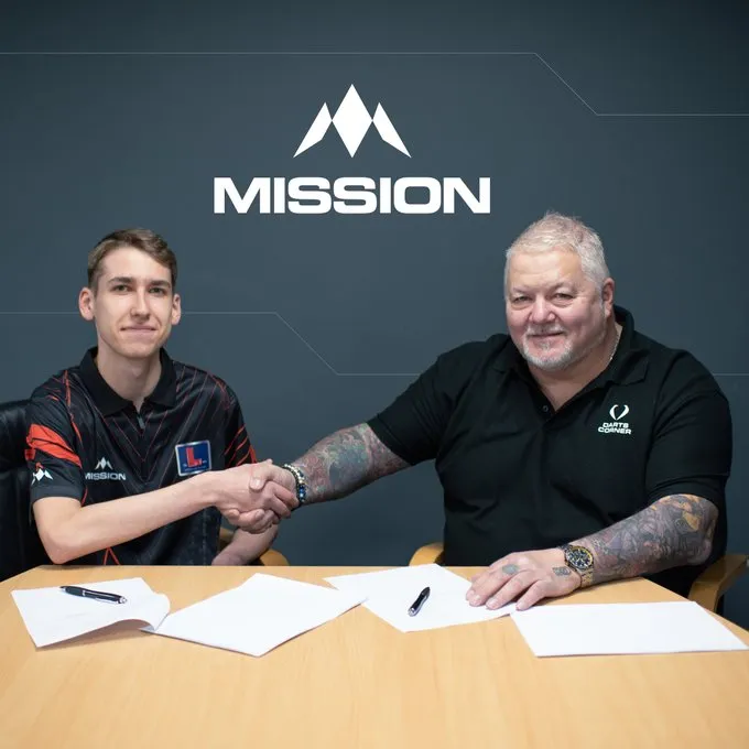 Rising Hungarian talent signs contract with Mission Darts