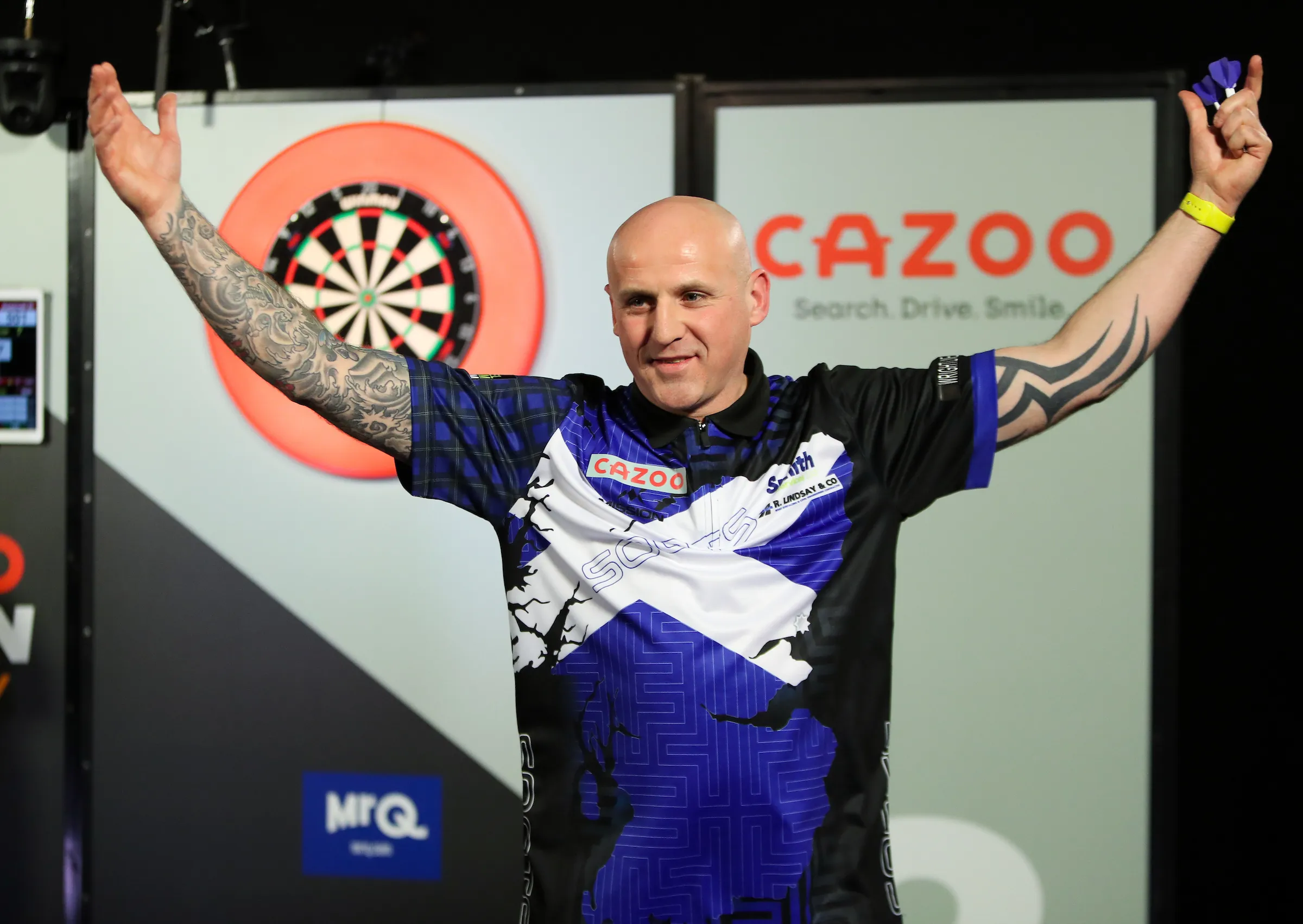 Soutar withstands late Mioch fightback as Lennon wins battle of missed darts to begin International Darts Open