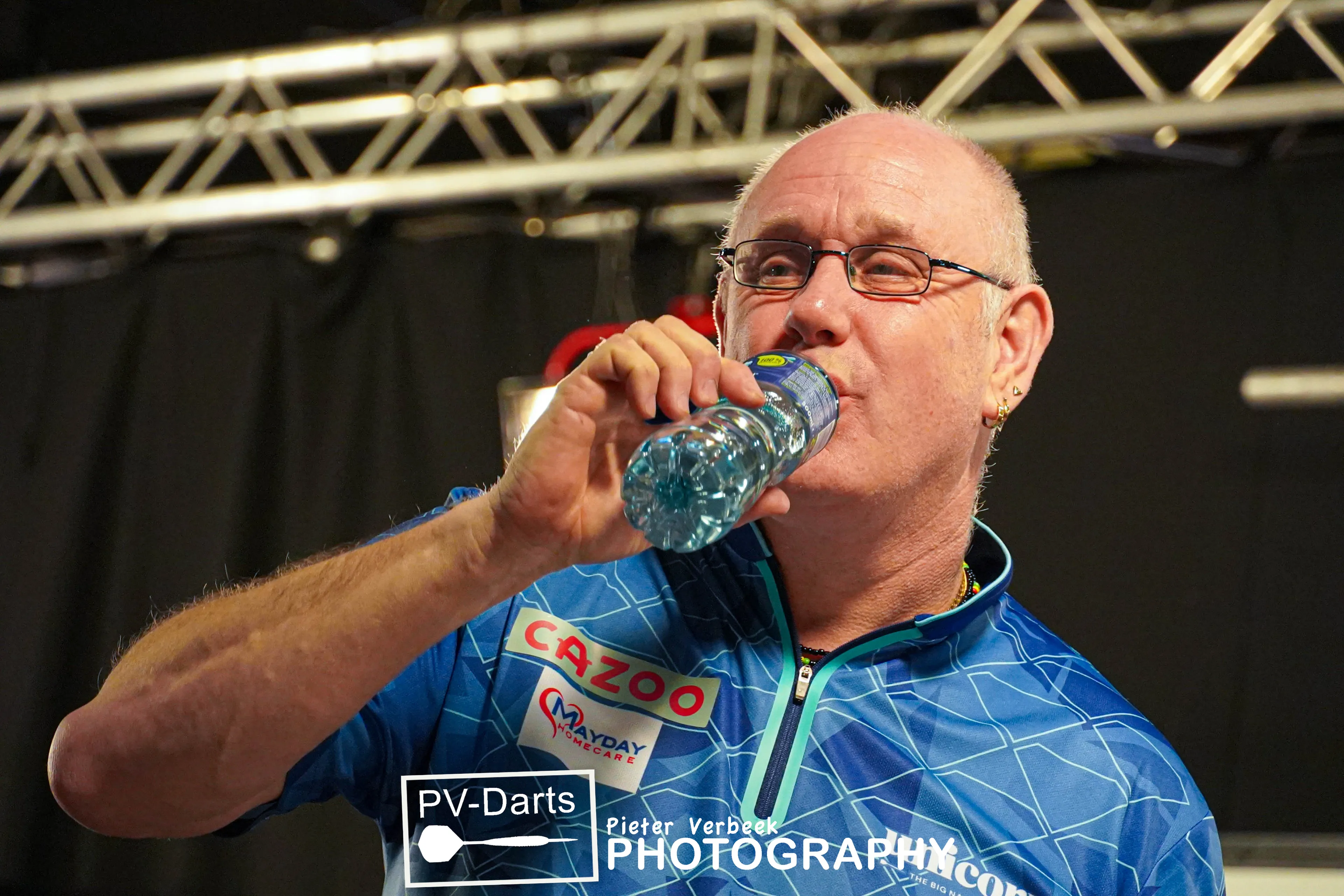 Wonderful White in remarkable comeback win over Clemens as Wade gives Hempel a towelling to down home hopes at European Darts Open