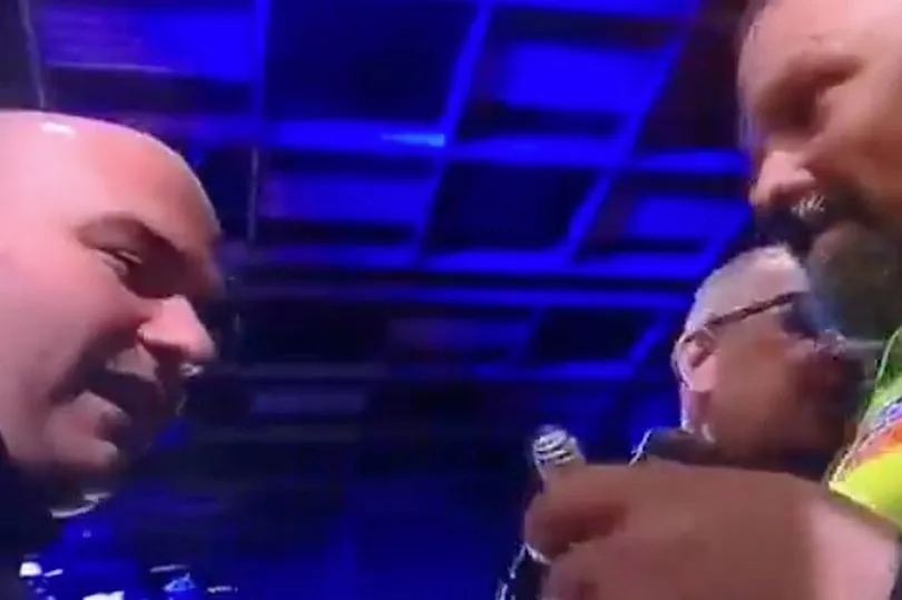 "I won’t sign that s**t": Cross refuses to sign Van Gerwen shirt on walk-on