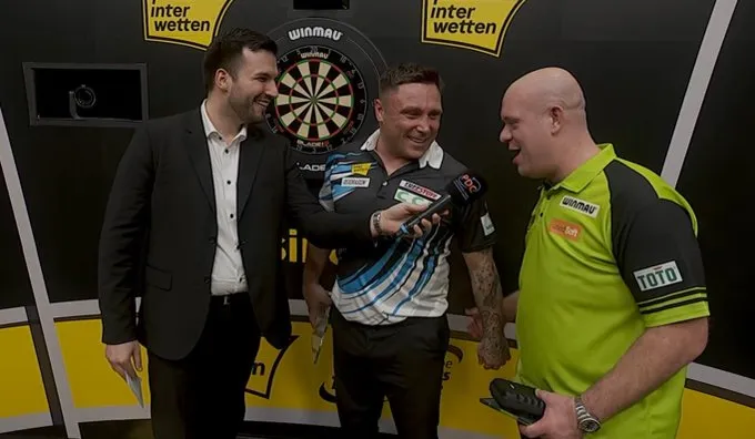 Van Gerwen jokes about Price suddenly receiving crowd support: "Are you giving them a pound each or something?"