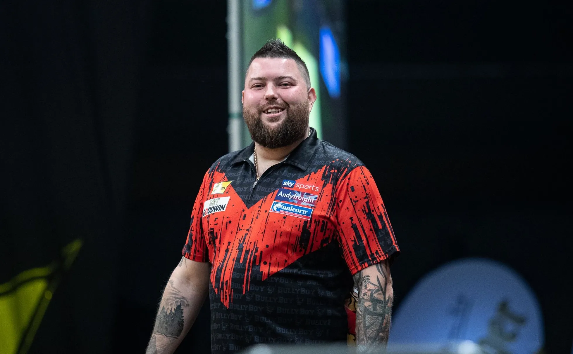 VIDEO: Michael Smith and Van den Bergh take on each other in a quiz