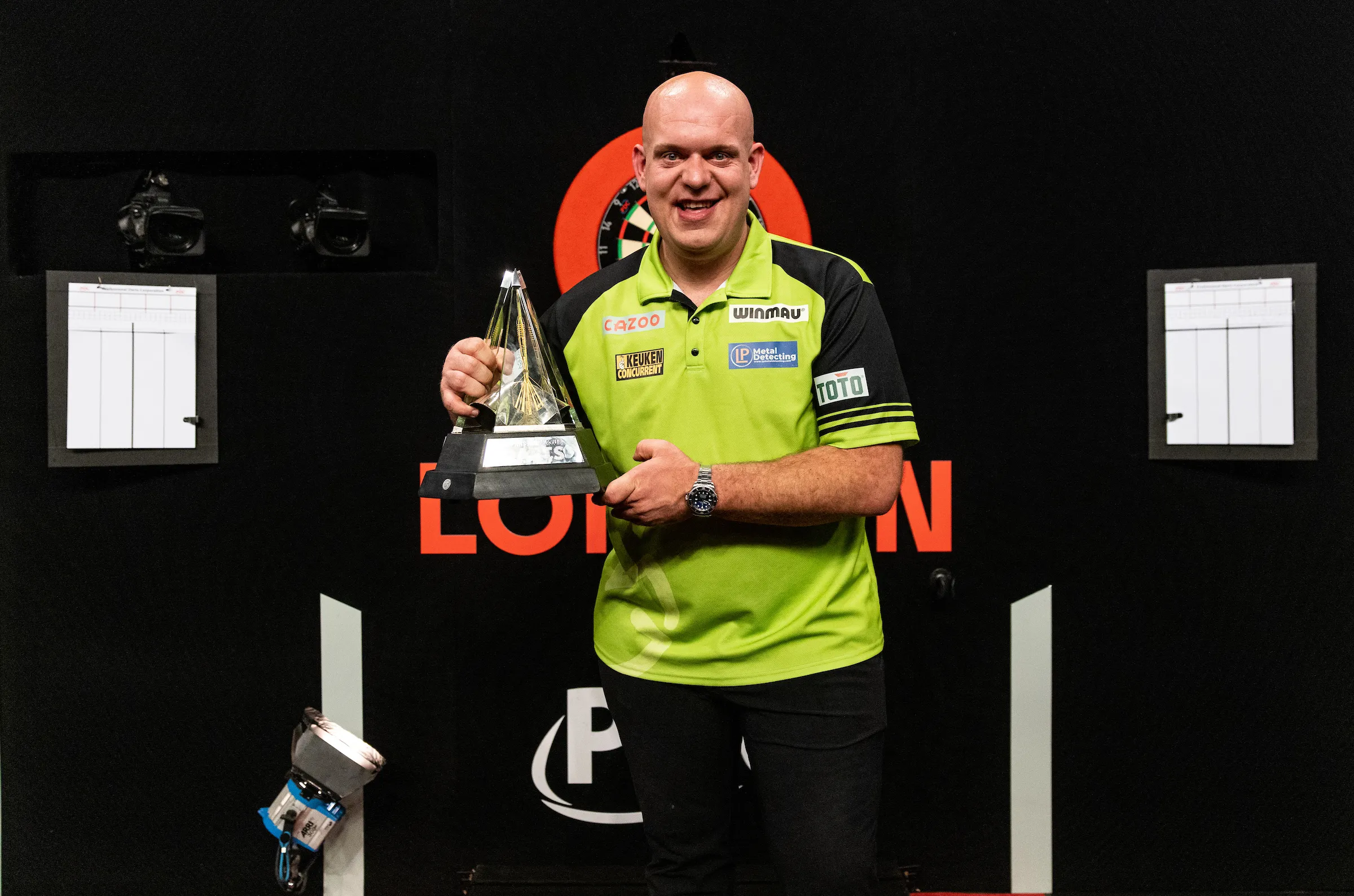 (VIDEO) Van Gerwen jokes he has little say in schedule after Premier League win: "The wife is the boss hey"