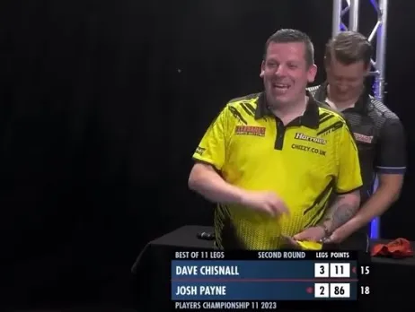 VIDEO: Chisnall has to correct referee at Players Championship 12