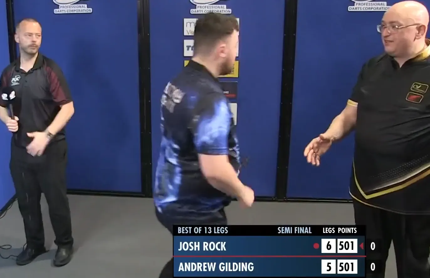 VIDEO: Gilding doesn't realise match with Rock is over as format extends at Players Championship 12