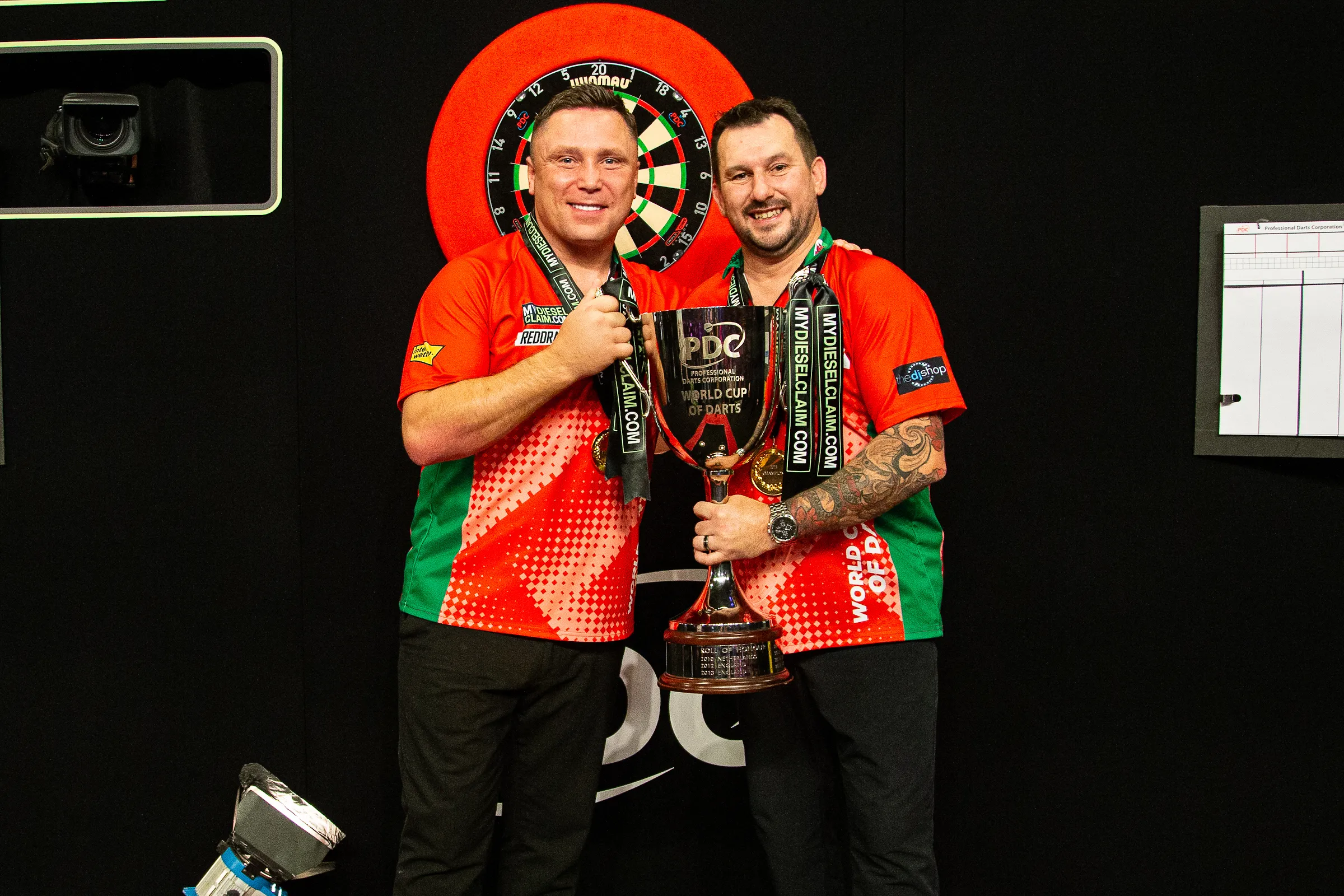 "Gerwyn is my best buddy on tour and he's an amazing skipper": Clayton lauds Price after second World Cup of Darts title