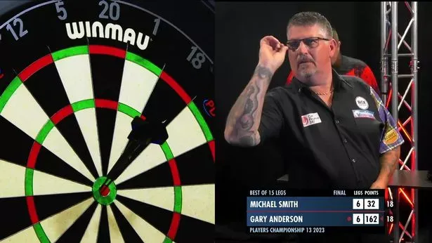 VIDEO: Anderson amazes vs Smith with three bullseyes in a row