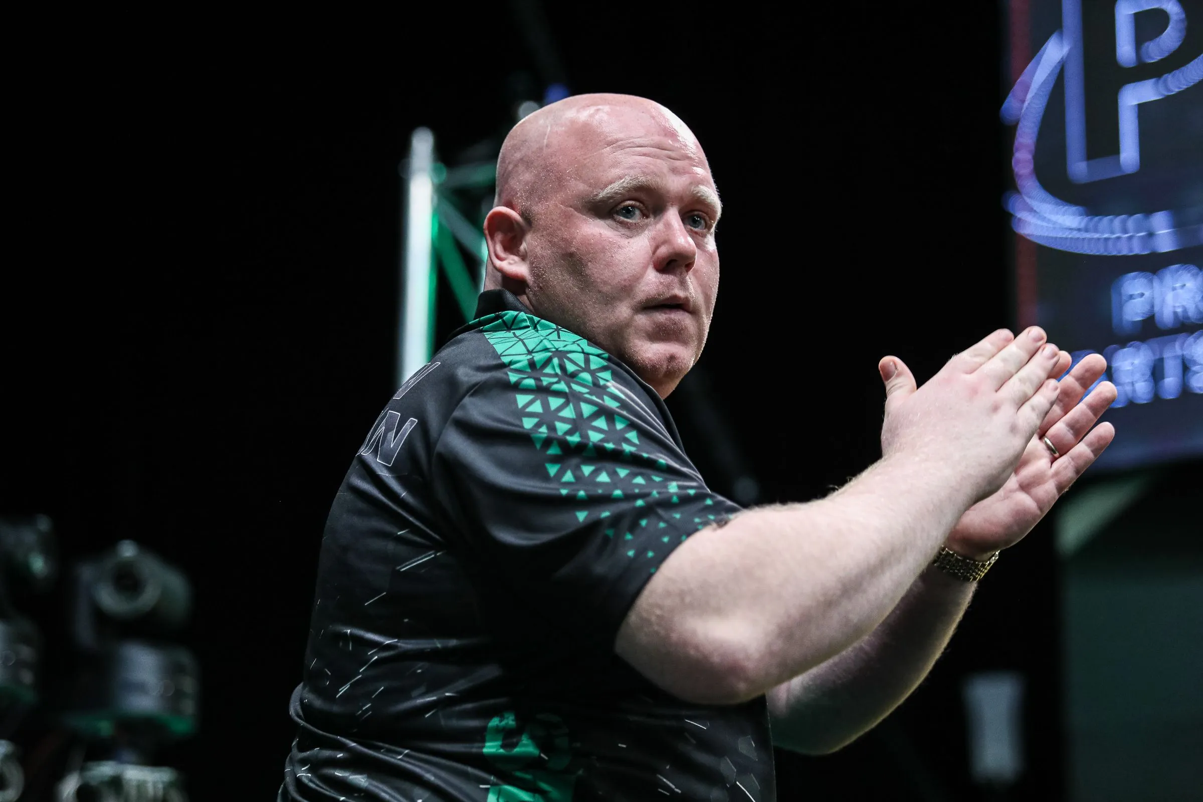 Martin Lukeman progresses past Haupai Puha and into the second round at the World Darts Championship