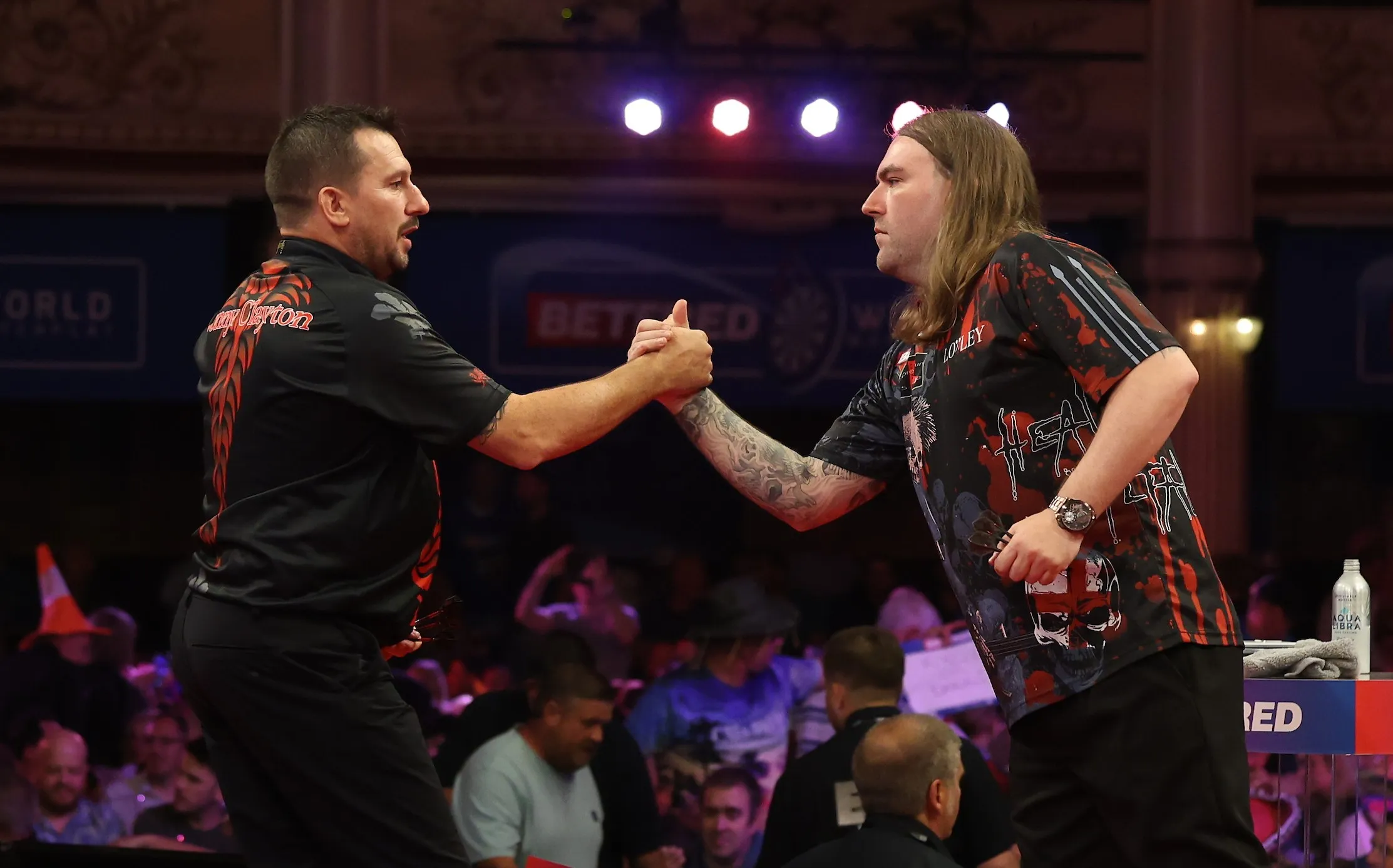 Van der Voort doesn't like all the hugging between Clayton and Searle: ''You have to want to destroy your opponent''