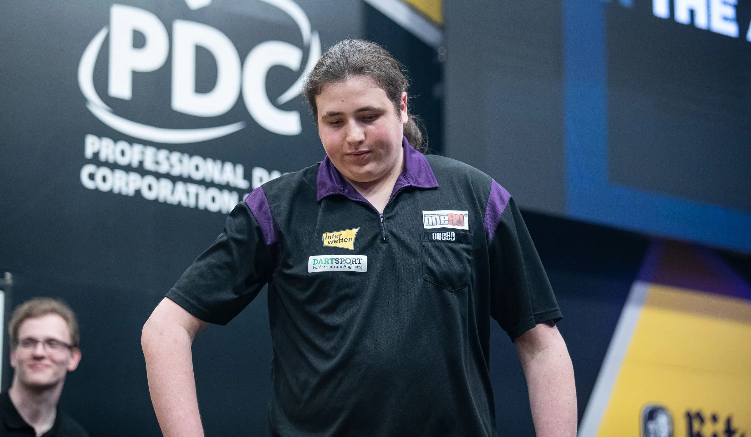 Maendl-Lawrance target of ridicule on social media: “Someone should have a word with Liam, it shouldn't take 50 minutes to play eight legs of darts"