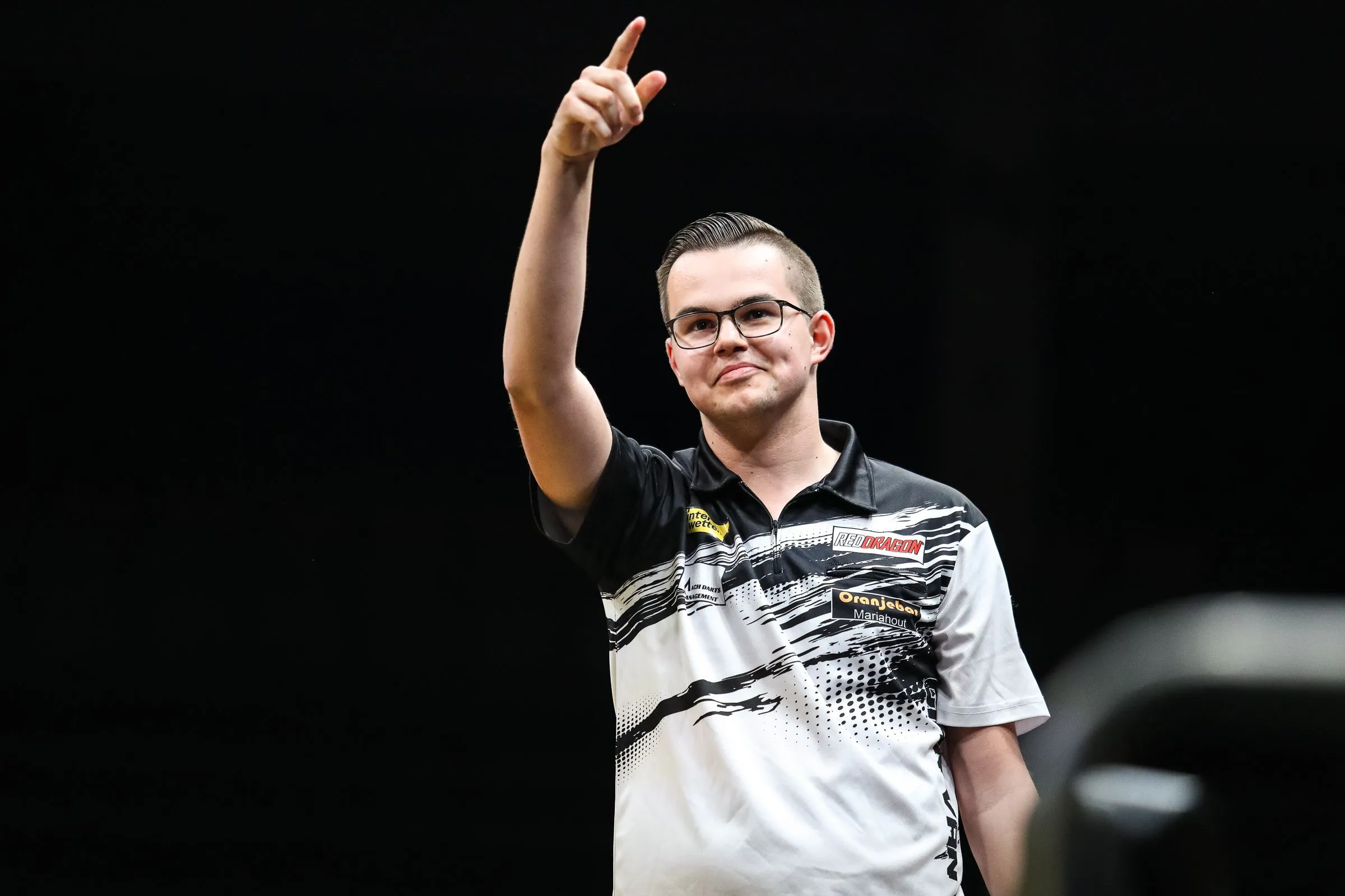 Van Veen has relationship with sister of fellow darter: "He still gets teased about that sometimes"