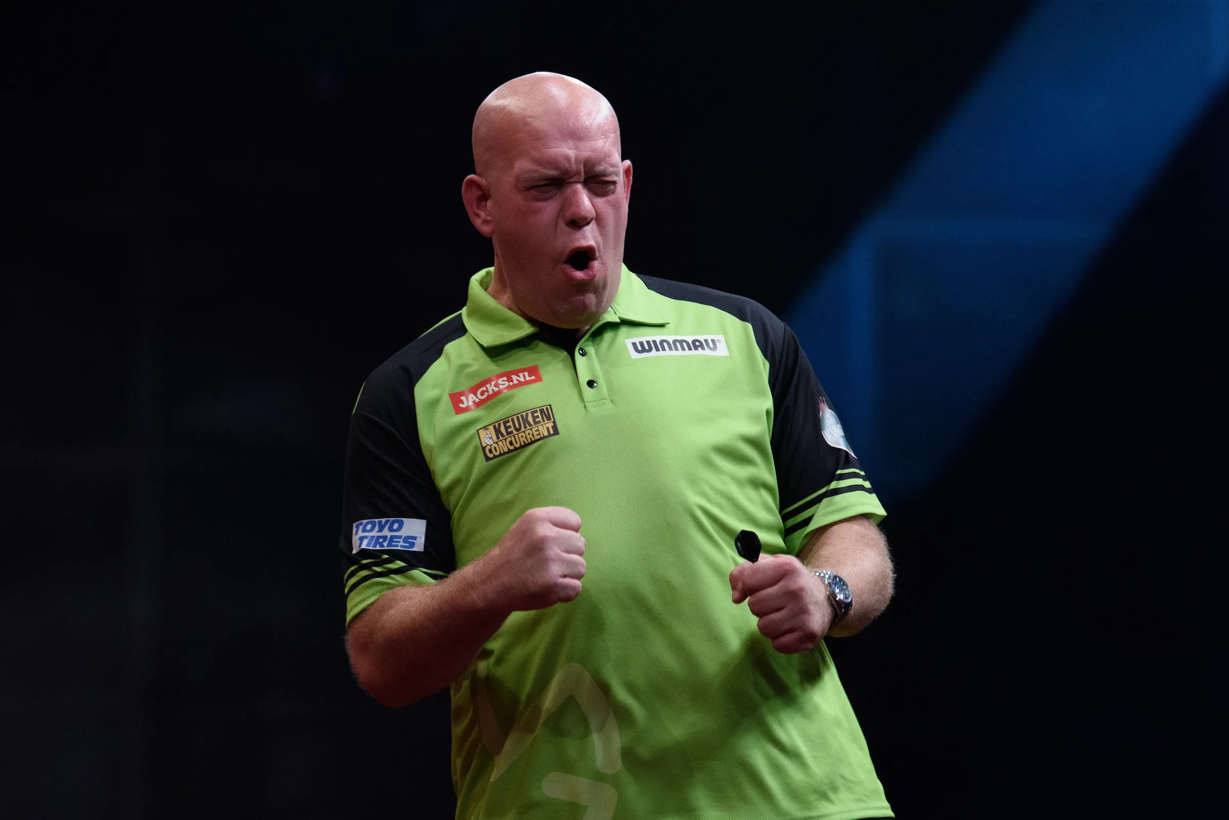 103 average and nine 180s see Van Gerwen prevail in high-quality quarter-final with Van den Bergh at the World Series of Darts Finals