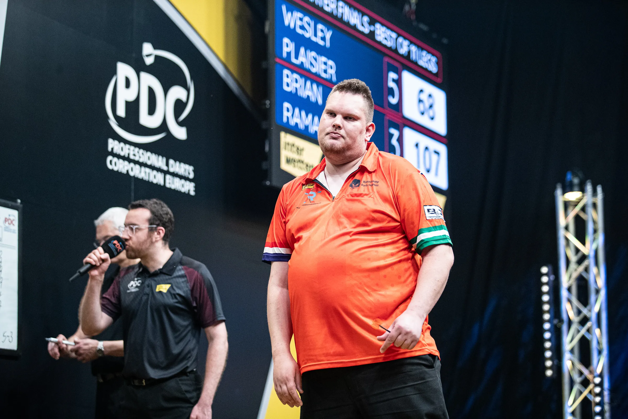 "If you have ambitions to get the most out of your career I don't understand going there" - Van der Voort critical of Plaisier turning down Pro Tour invites for WDF