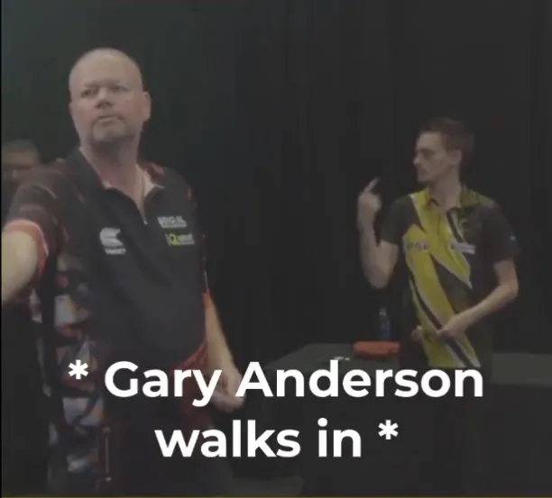 VIDEO: Gary Anderson takes wrong turn and accidentally disrupts match between Raymond van Barneveld and Ricardo Pietreczko