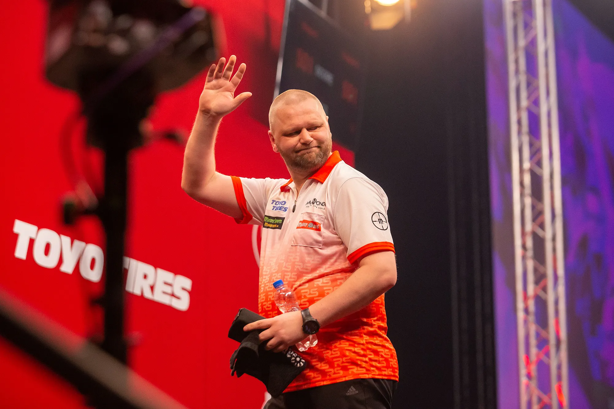 Radek Szaganski struggles to 3-2 win over Marko Kantele setting up round 2 showdown with Raymond van Barneveld