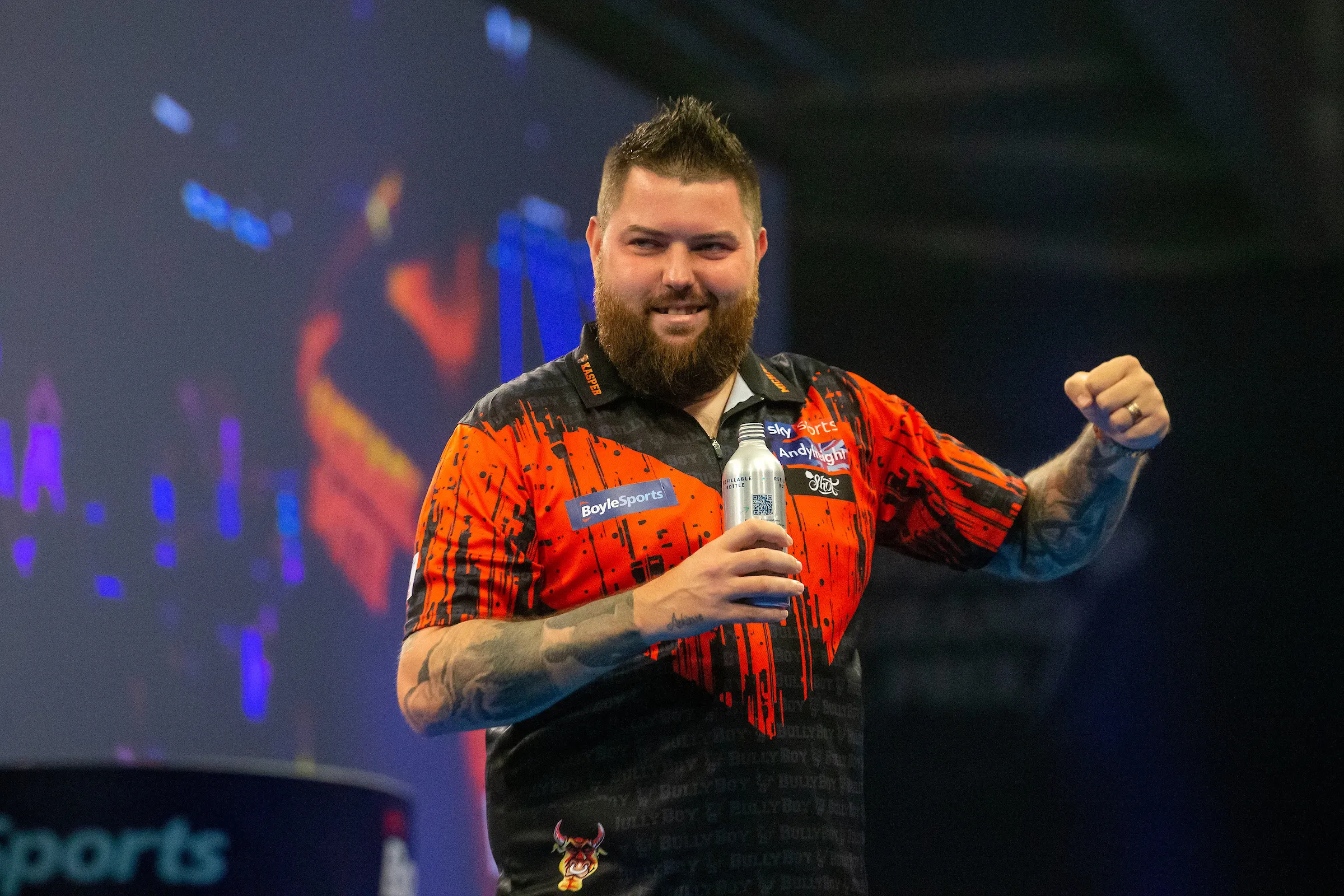 Michael Smith cruises into maiden World Grand Prix semi-final with Andrew Gilding thrashing