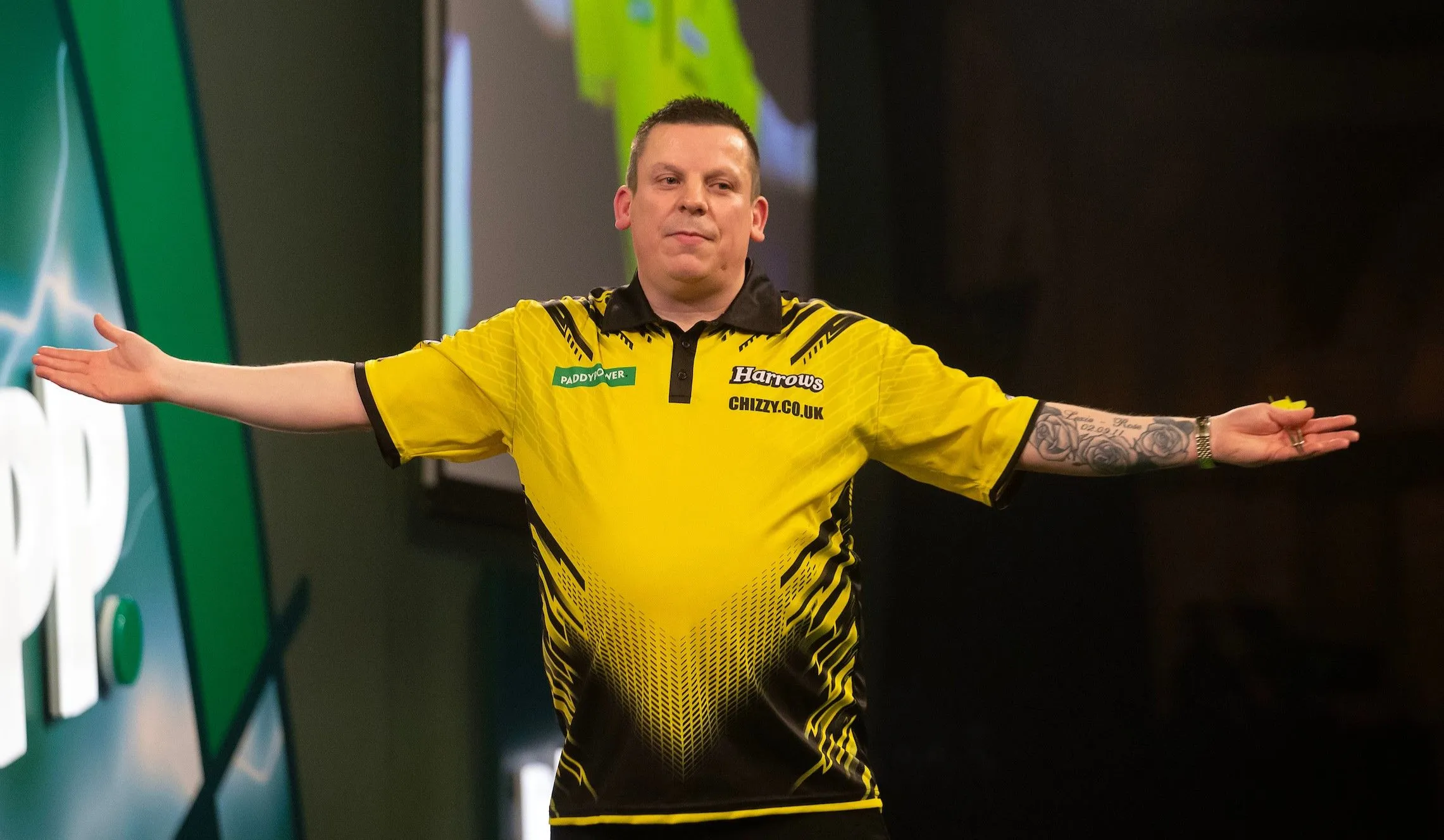 Dave Chisnall survives Daryl Gurney fightback to reach last eight at Alexandra Palace for fourth time