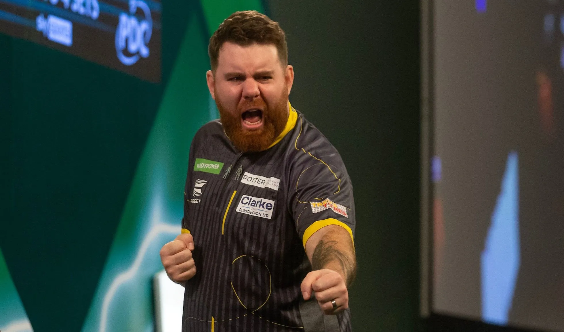 Showman Scott Williams sets up World Championship quarter-final with Michael van Gerwen