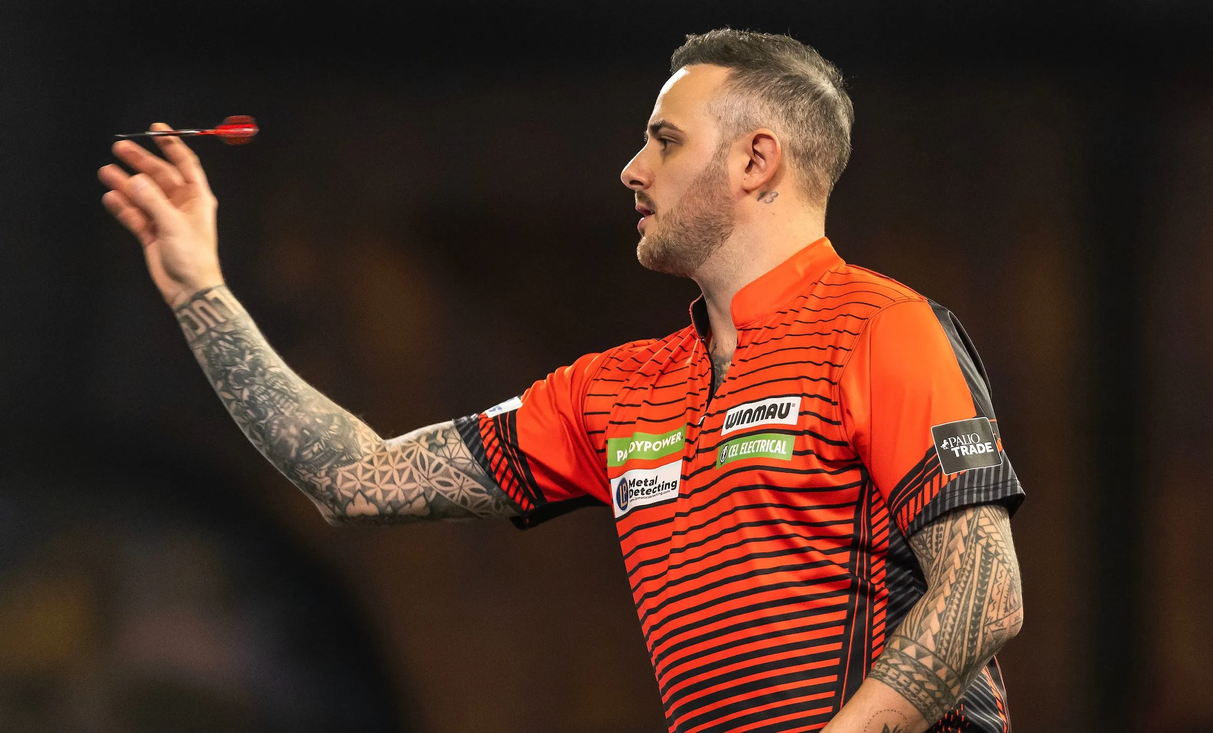 Joe Cullen punishes Ryan Searle misses to advance at World Darts Championships