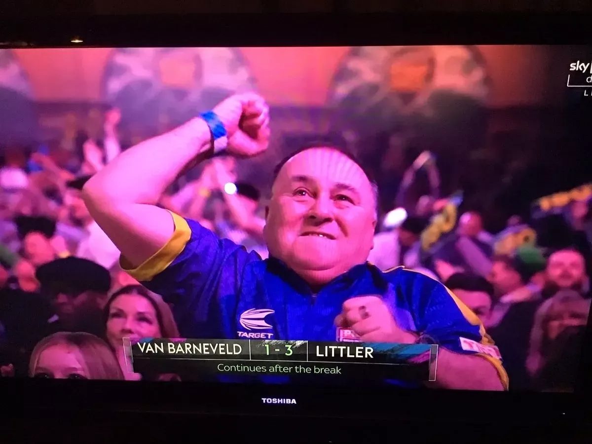 Darts legend Bob Anderson goes viral for "Luke Littler's younger brother cheering him on at the darts" tweet