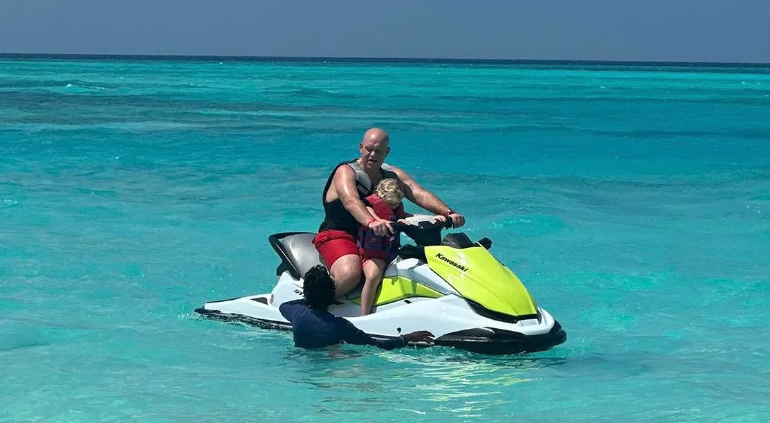 Michael van Gerwen enjoys well-deserved holiday in Maldives