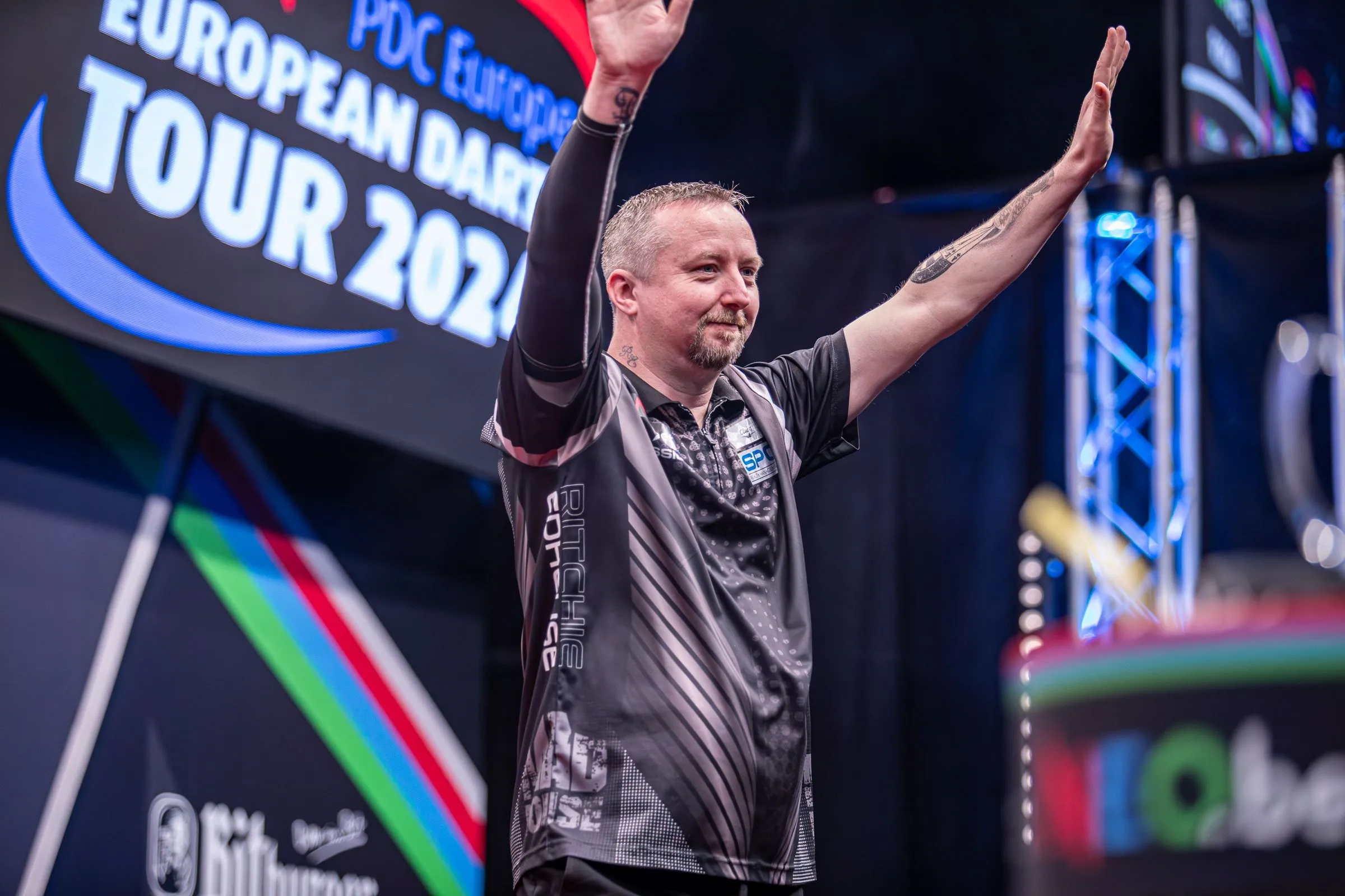 Ritchie Edhouse impresses again on European Tour with victory over James Wade, Stephen Bunting eases through