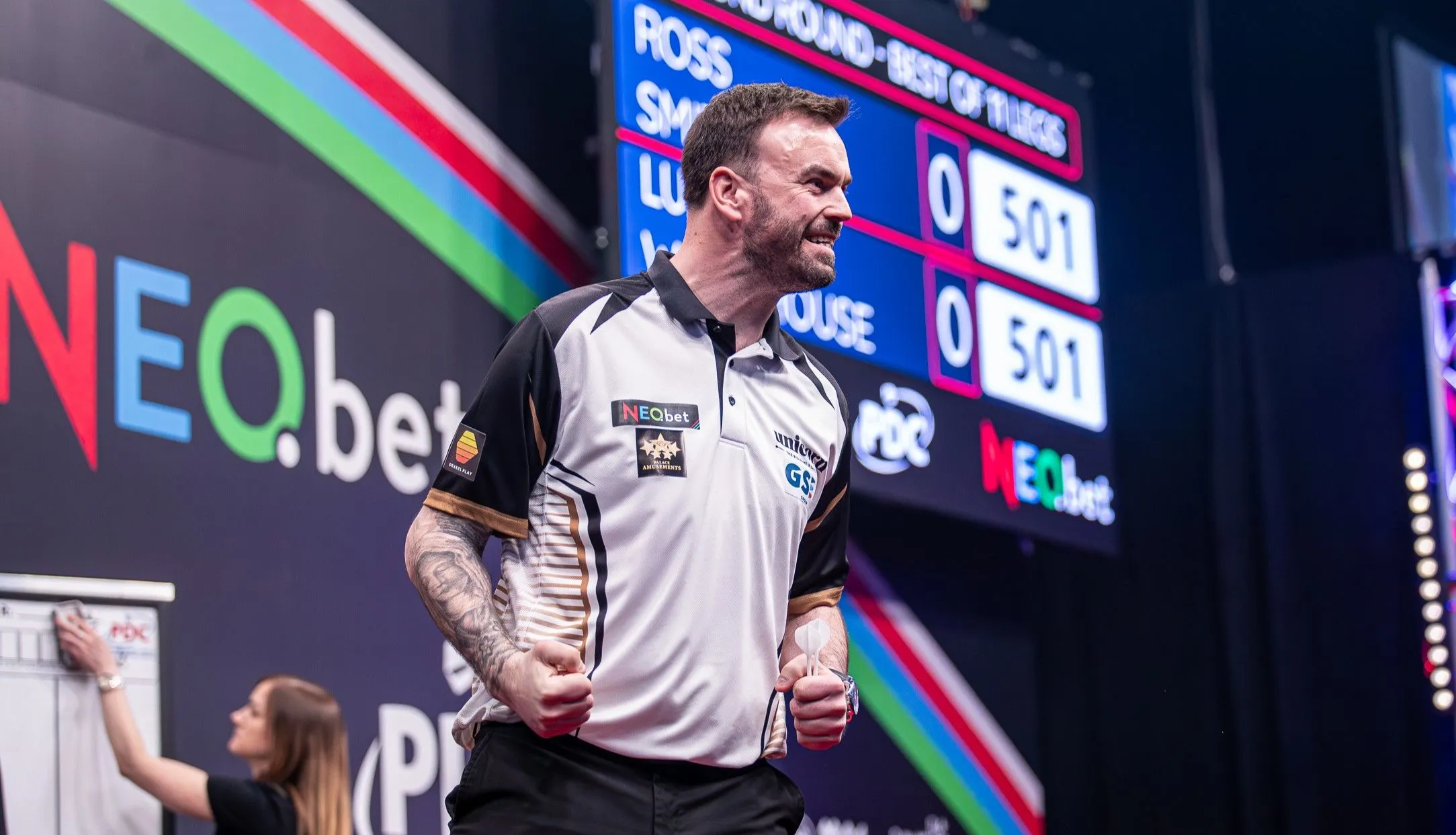 Ross Smith punishes multiple missed matchdarts from Ritchie Edhouse; set to face Damon Heta in European Darts Grand Prix quarterfinals