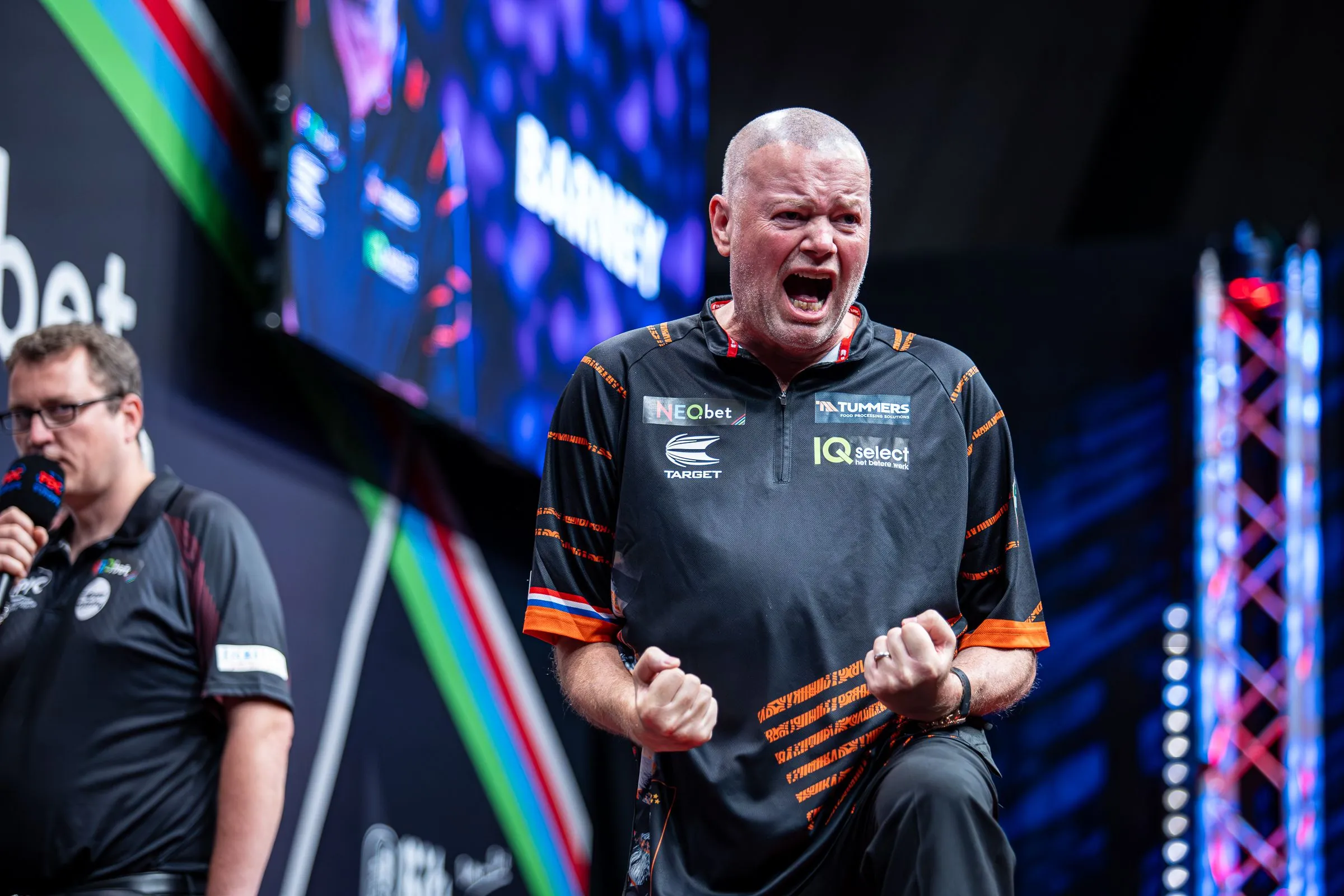 Effective Raymond van Barneveld knocks out Luke Humphries at European Darts Open