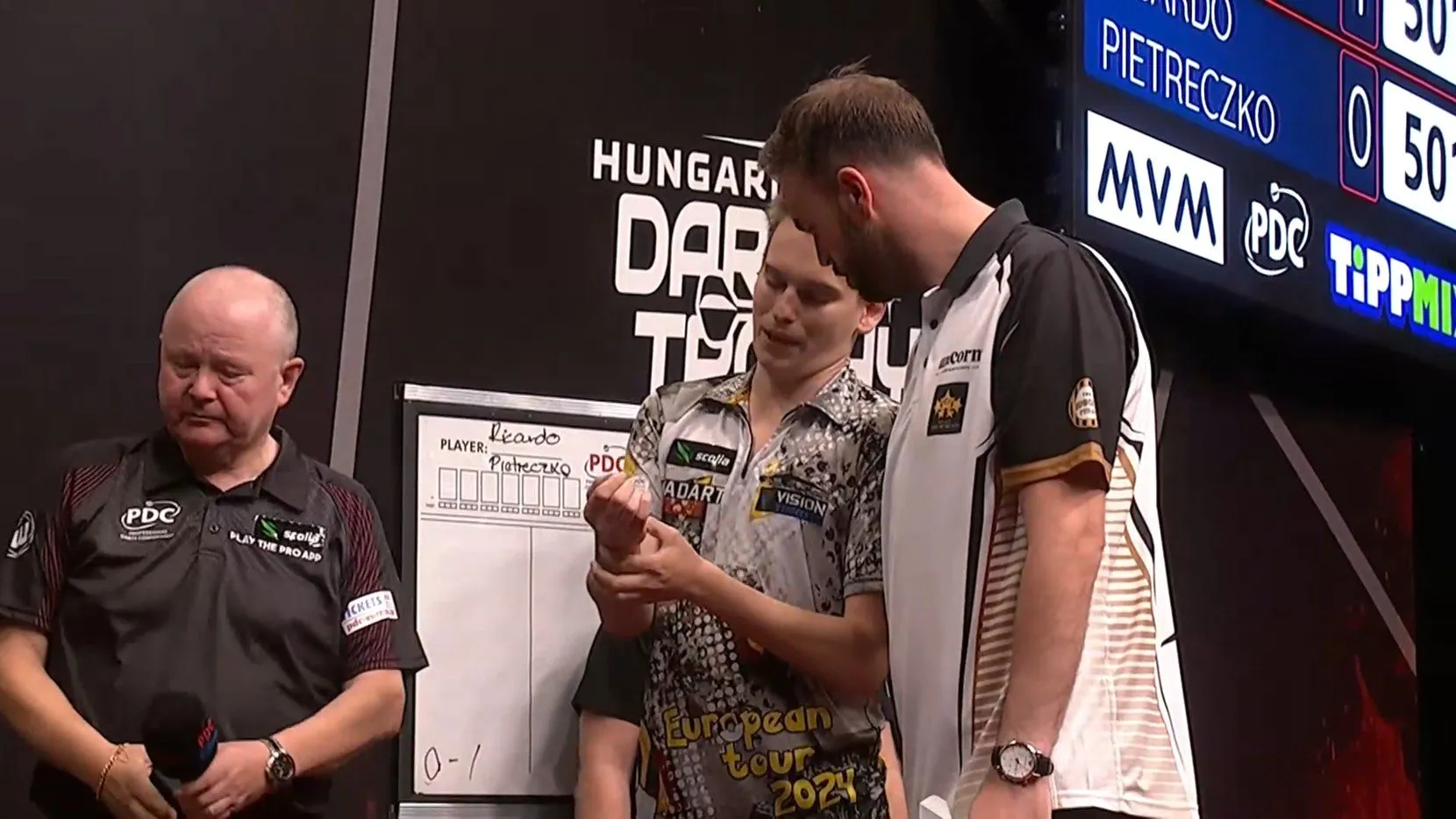 Ricardo Pietreczko quits after just one leg due to injury against Ross Smith after Gian Van Veen impress to reach last 8 at Hungarian Darts Trophy