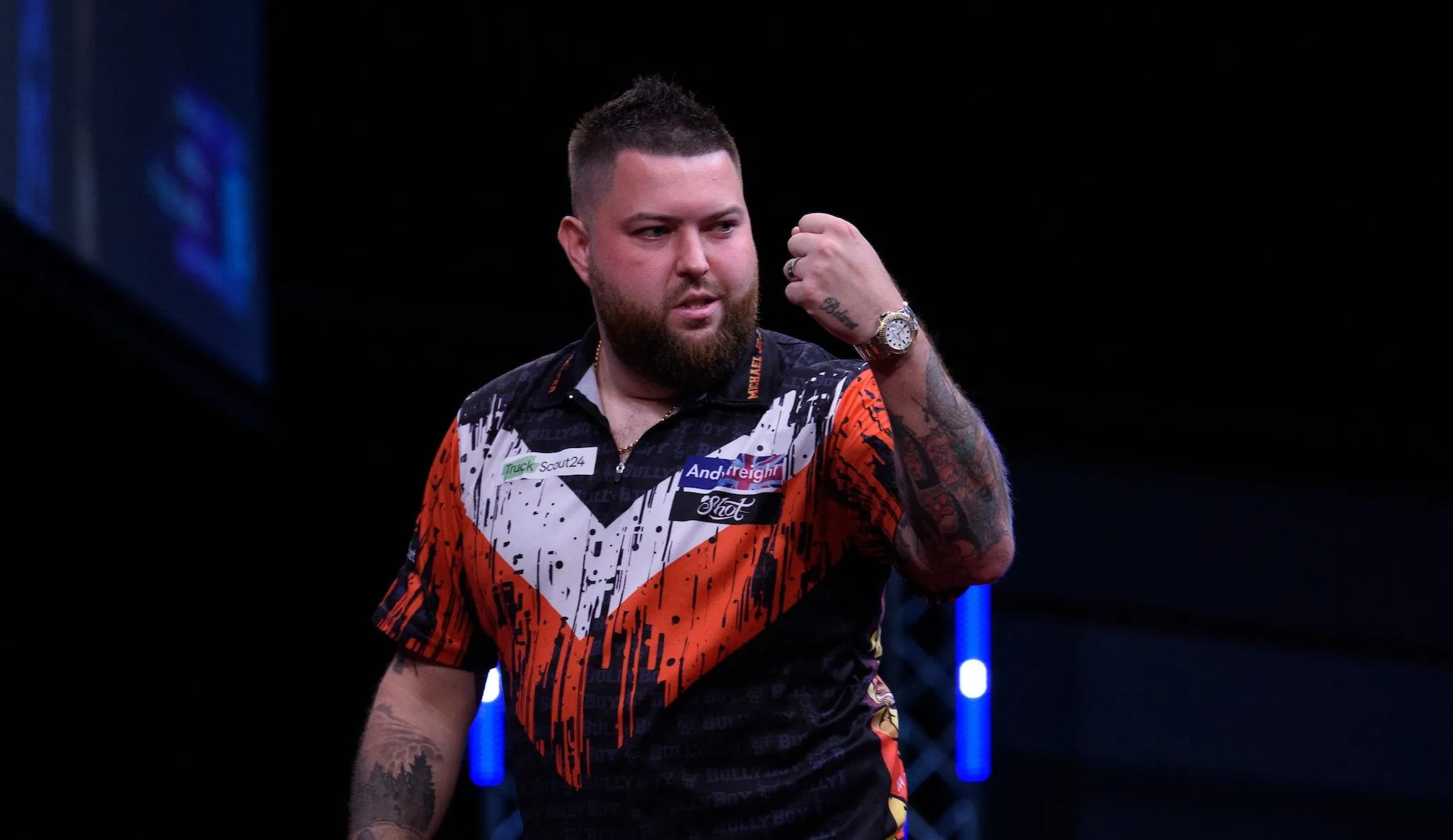 Michael Smith battles past Suljovic after Van den Bergh gets off to winning start at Grand Slam of Darts 2024